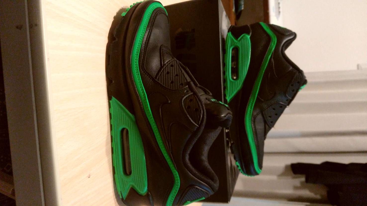 UNDEFEATED × Nike Air Max 90 "Black/Green"