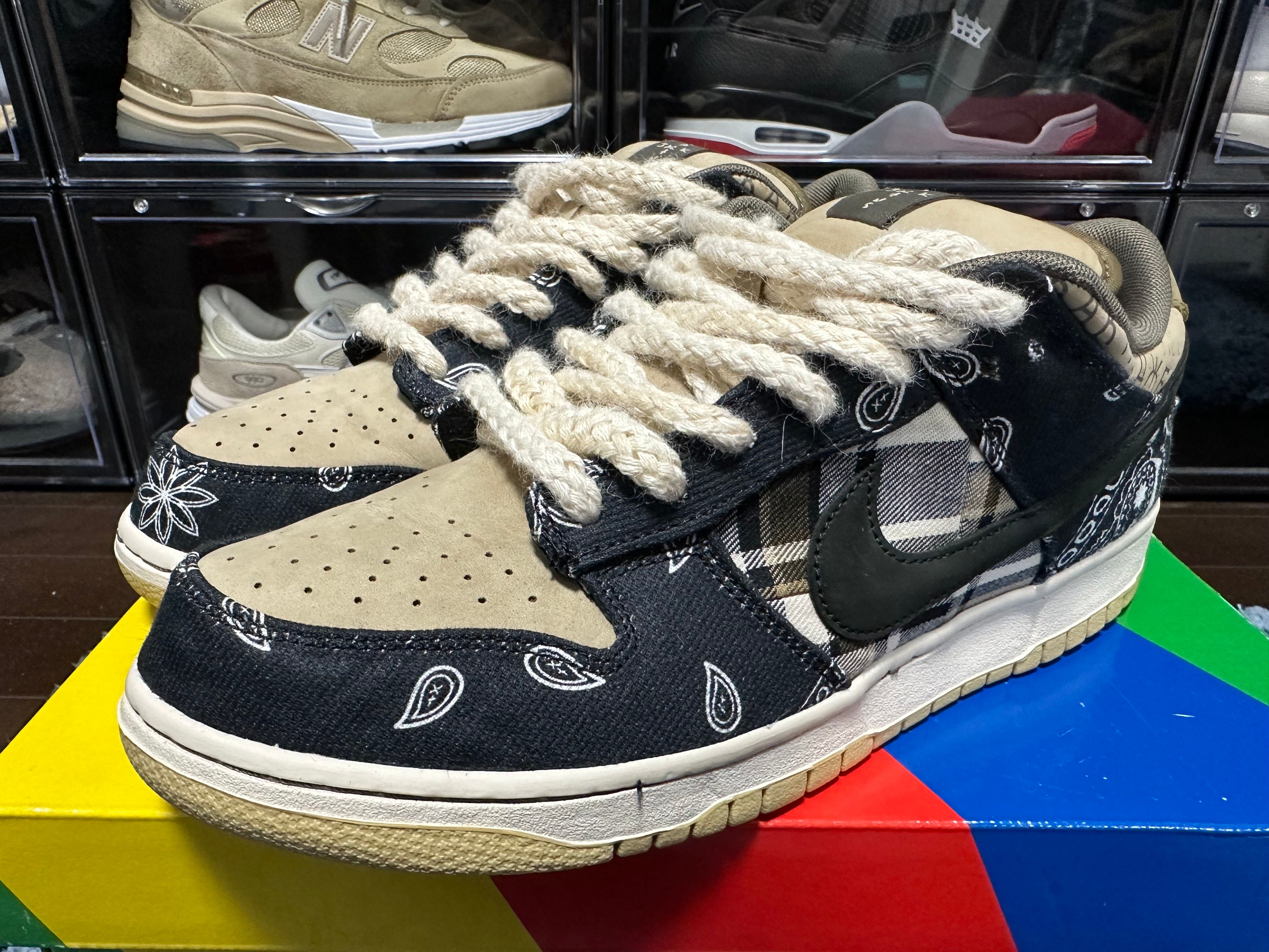 Travis Scott × Nike SB Dunk Low "Black/Parachute Beige"