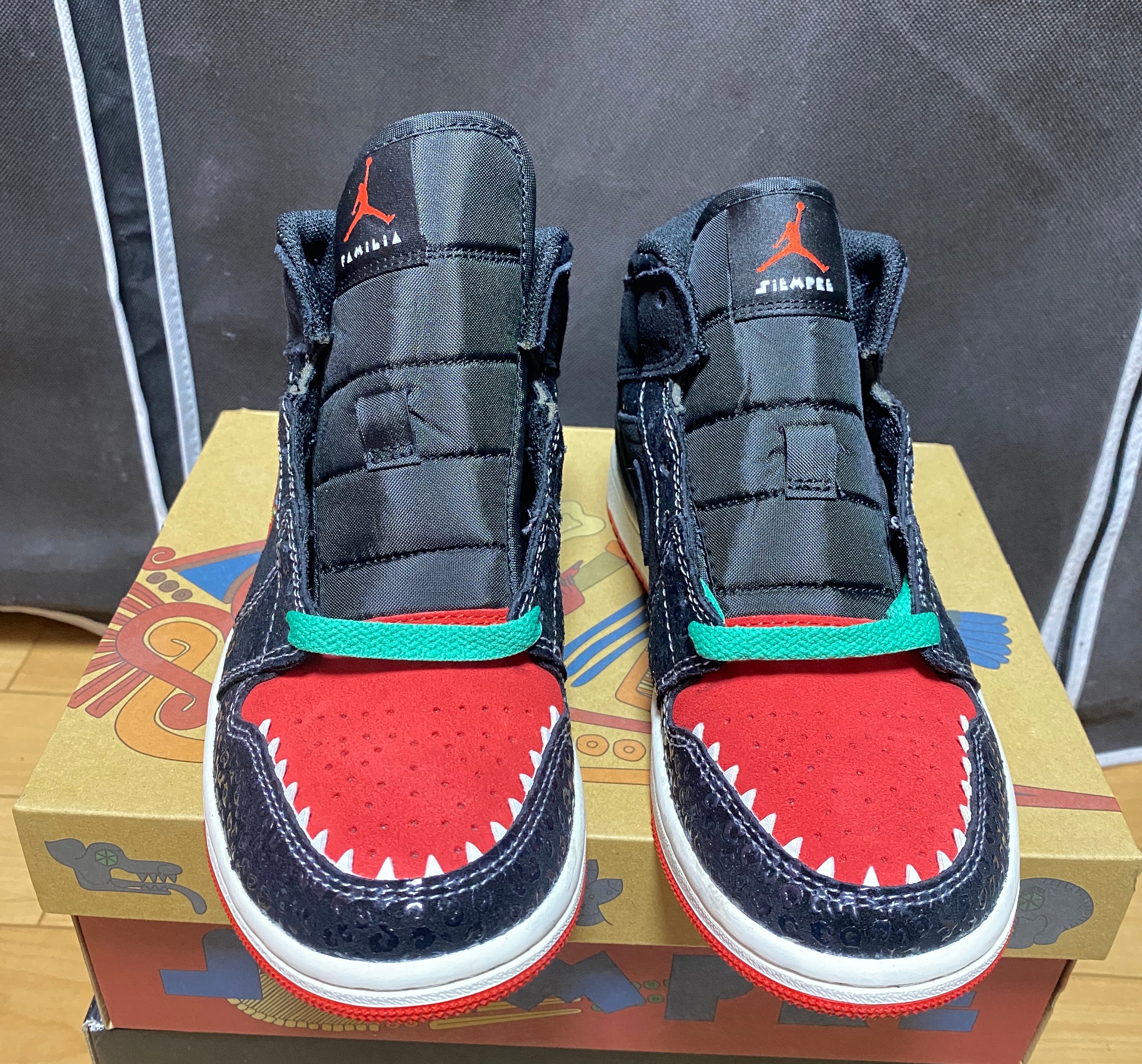 Nike Air Jordan 1 Mid "Siempre Familia"