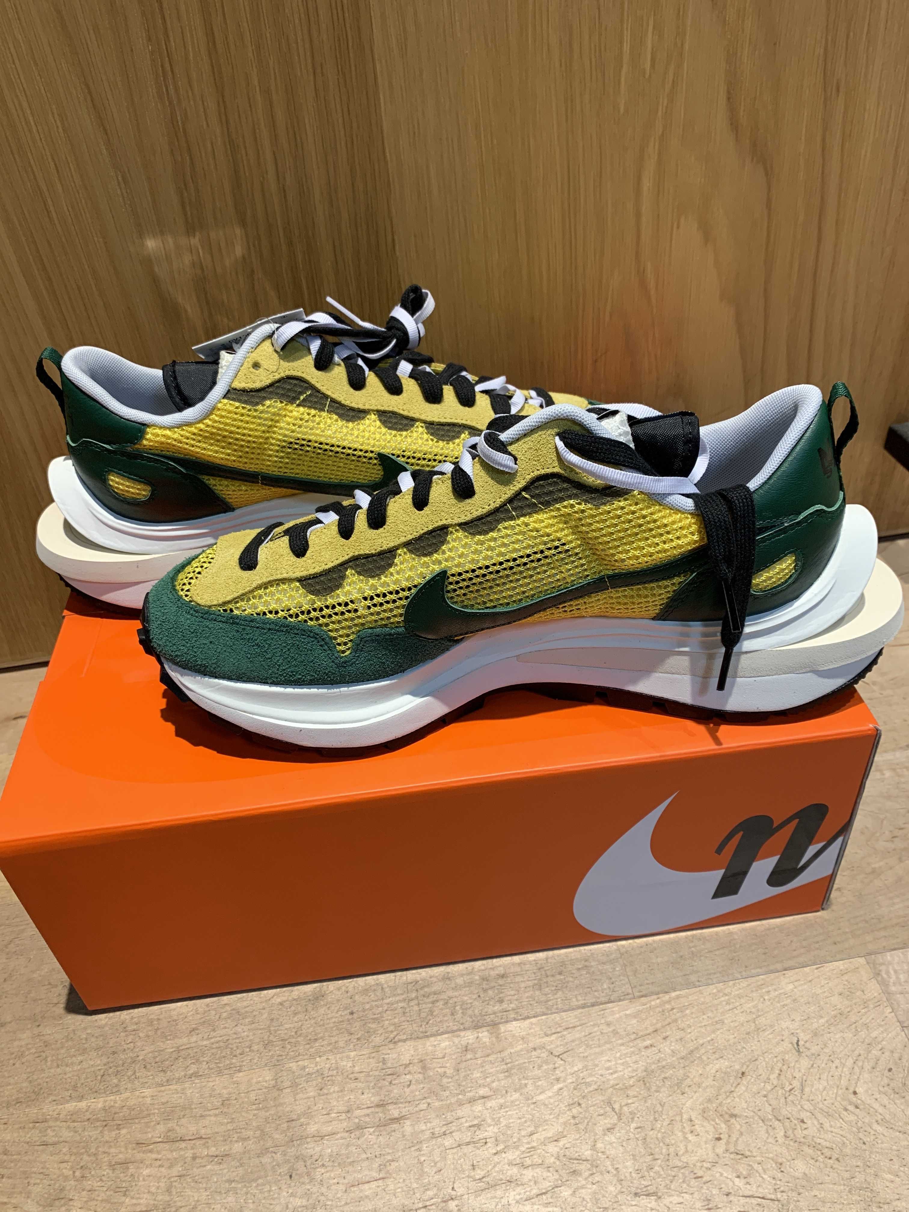 sacai × Nike Vapor Waffle "Tour Yellow/Stadium Green-Sail"