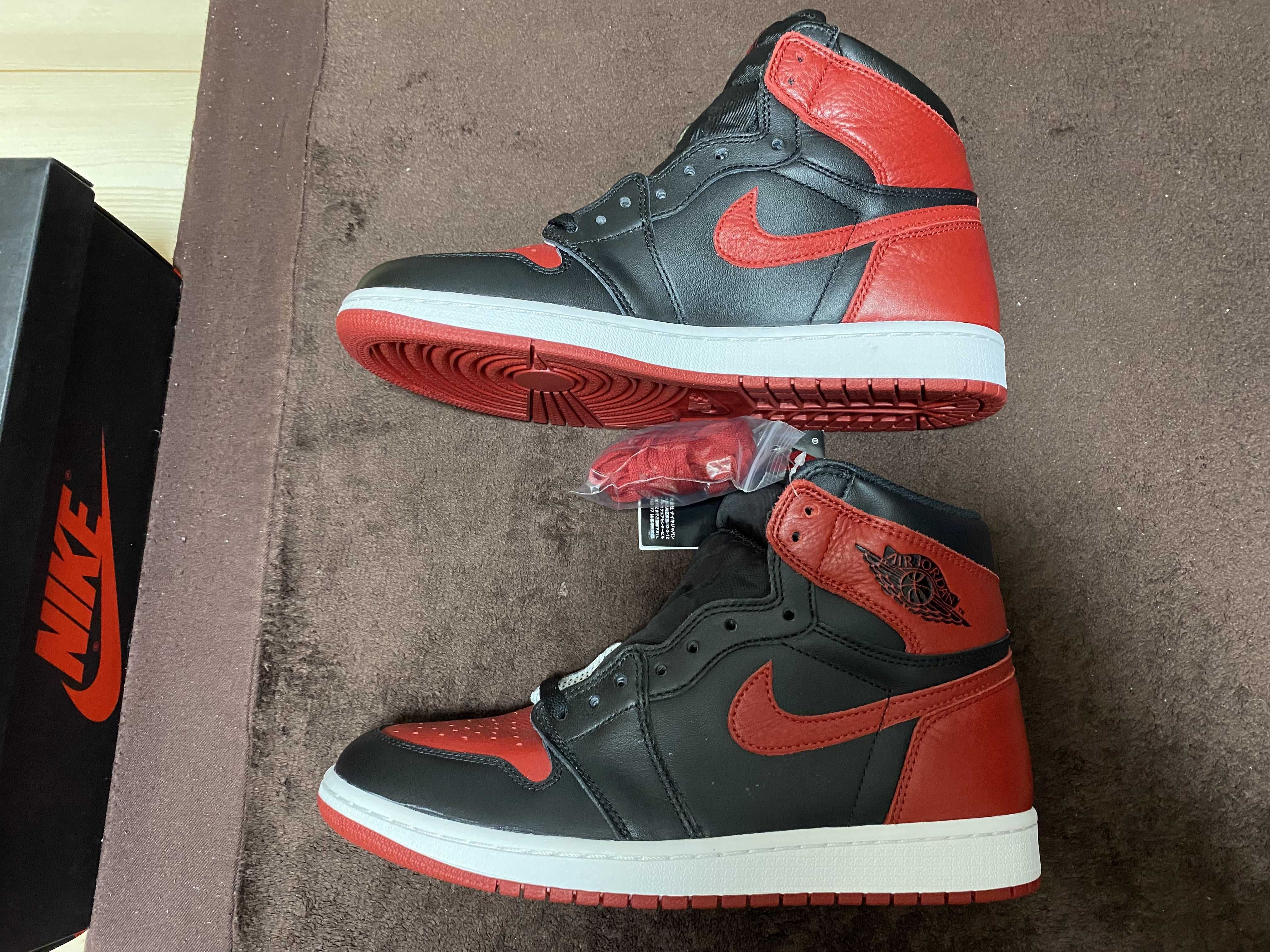 Nike Air Jordan 1 Retro High OG "Bred/Banned" (2016)