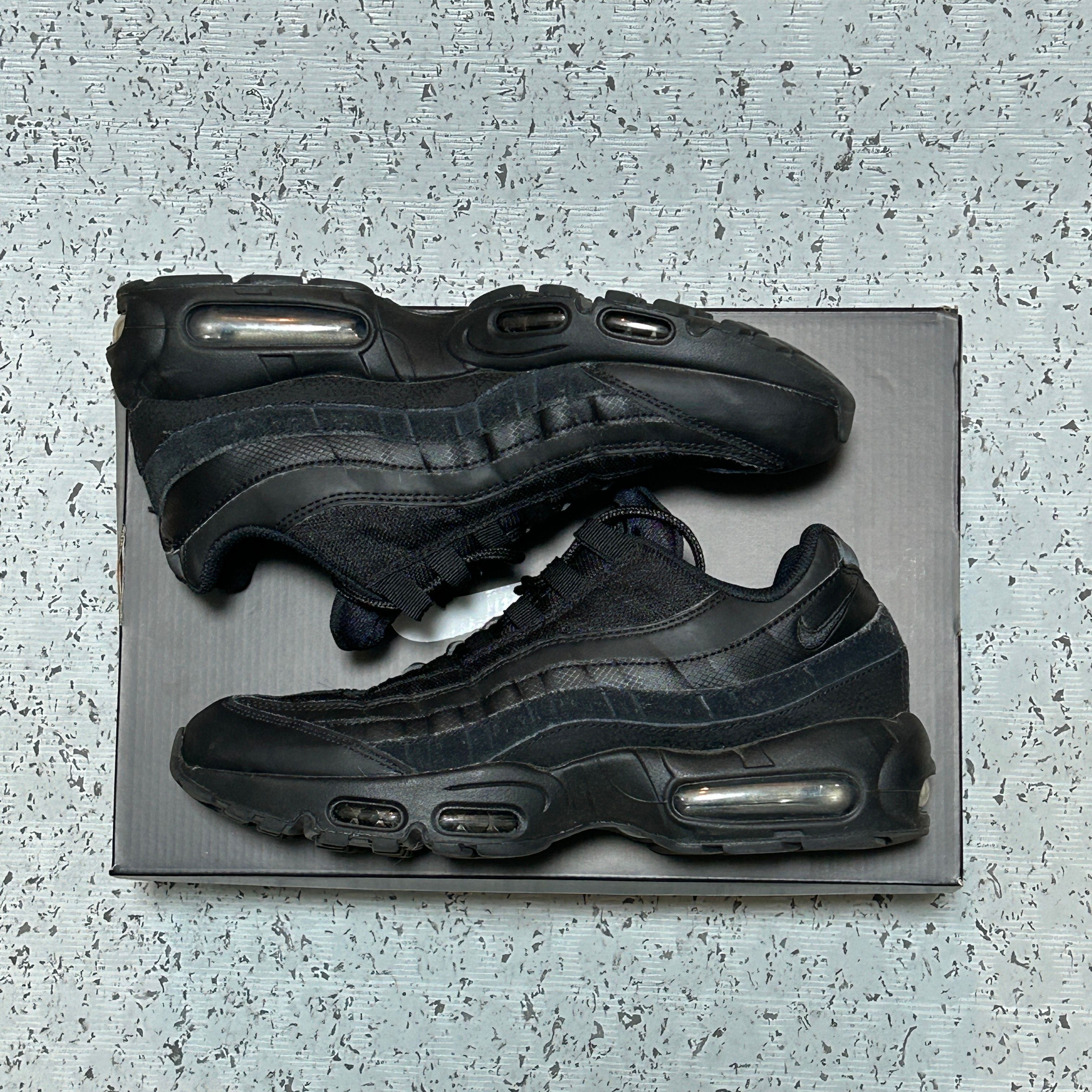 Nike Air Max 95 Essential "Black/Dark Grey/Black"