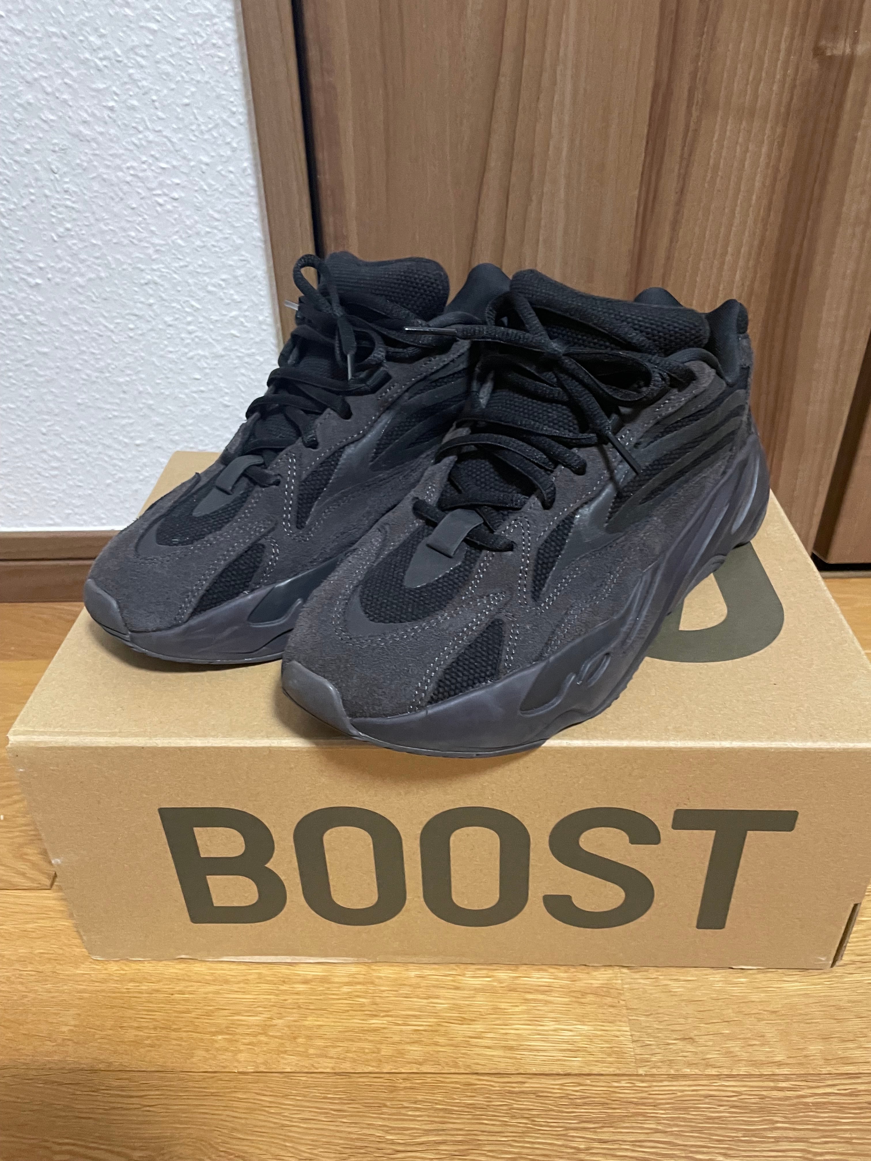 アディダス イージーブースト700V2 "ヴェンタ"