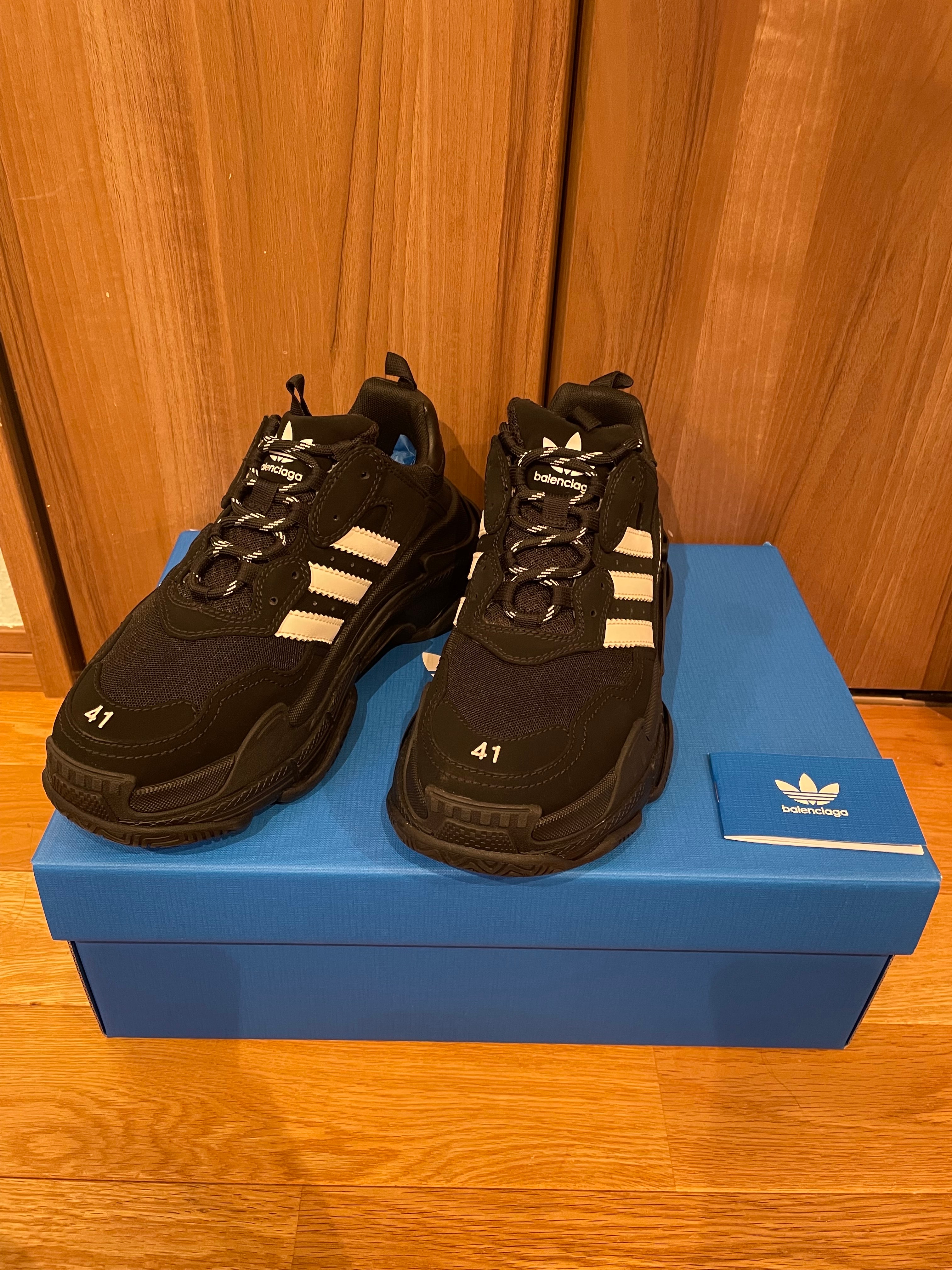 アディダス × バレンシアガ トリプルS スニーカー "ブラック"