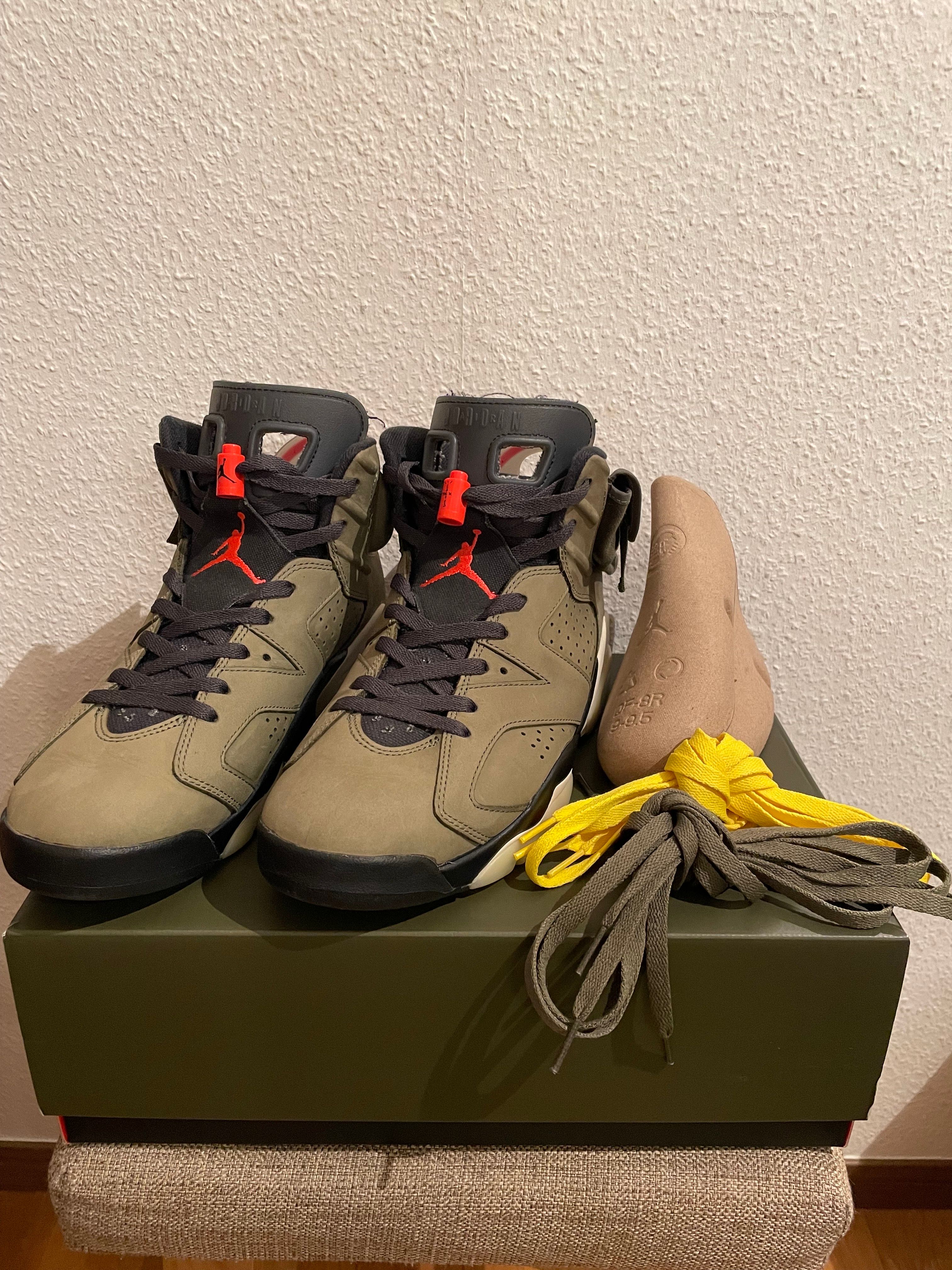 Travis Scott × Nike Air Jordan 6 Retro "Medium Olive"