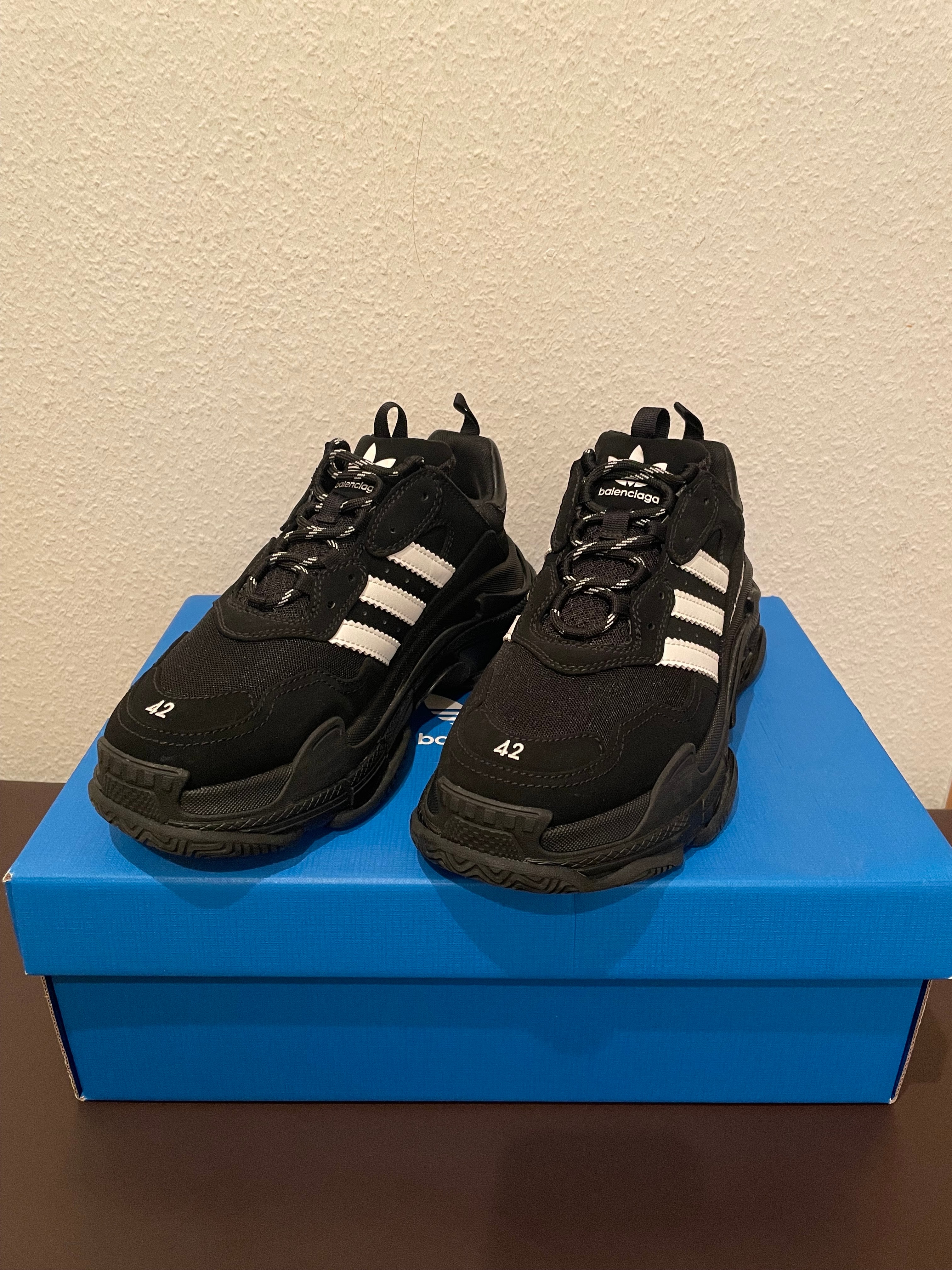 アディダス × バレンシアガ トリプルS スニーカー "ブラック"