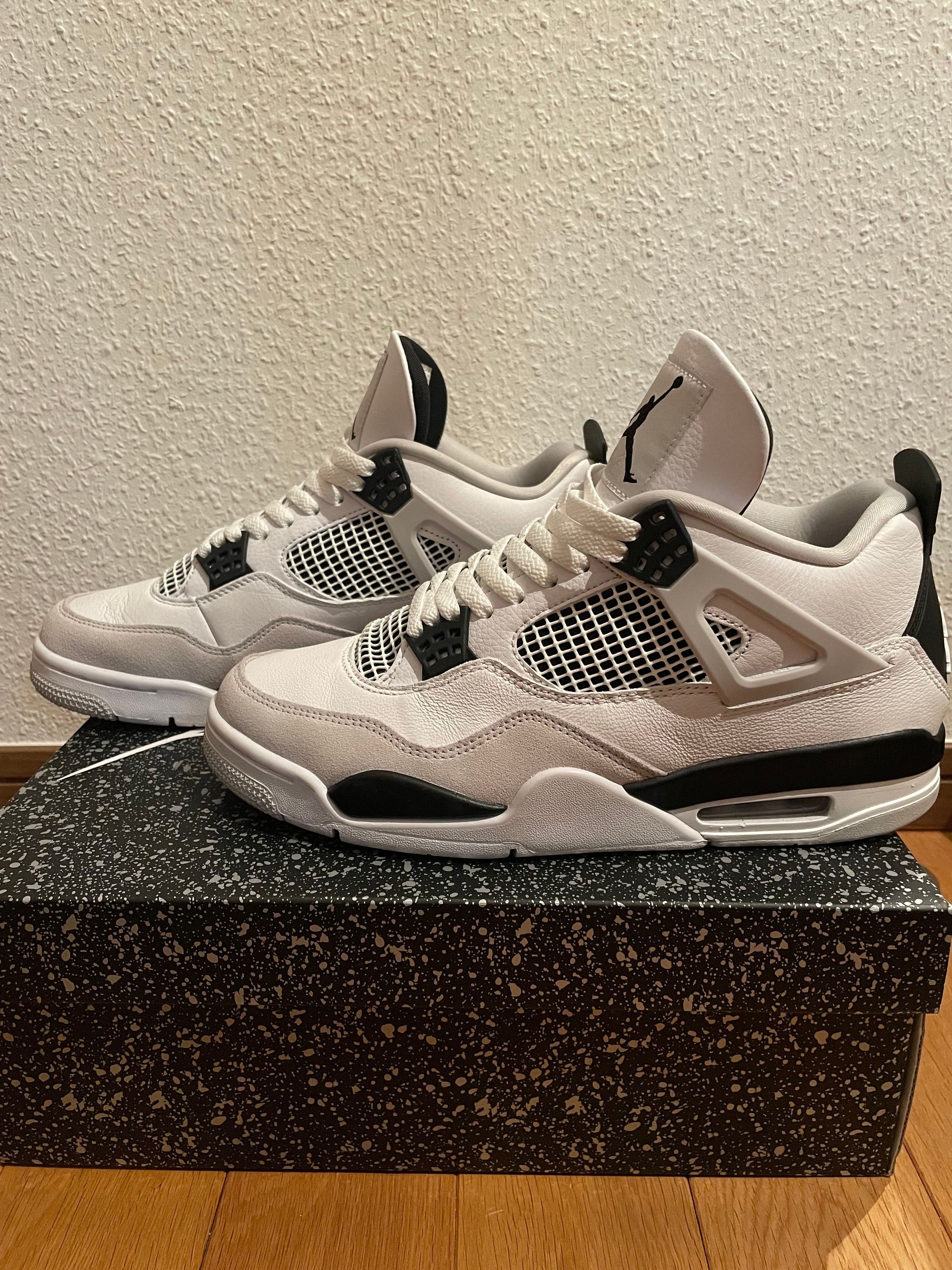 Nike Air Jordan 4 "Military Black"