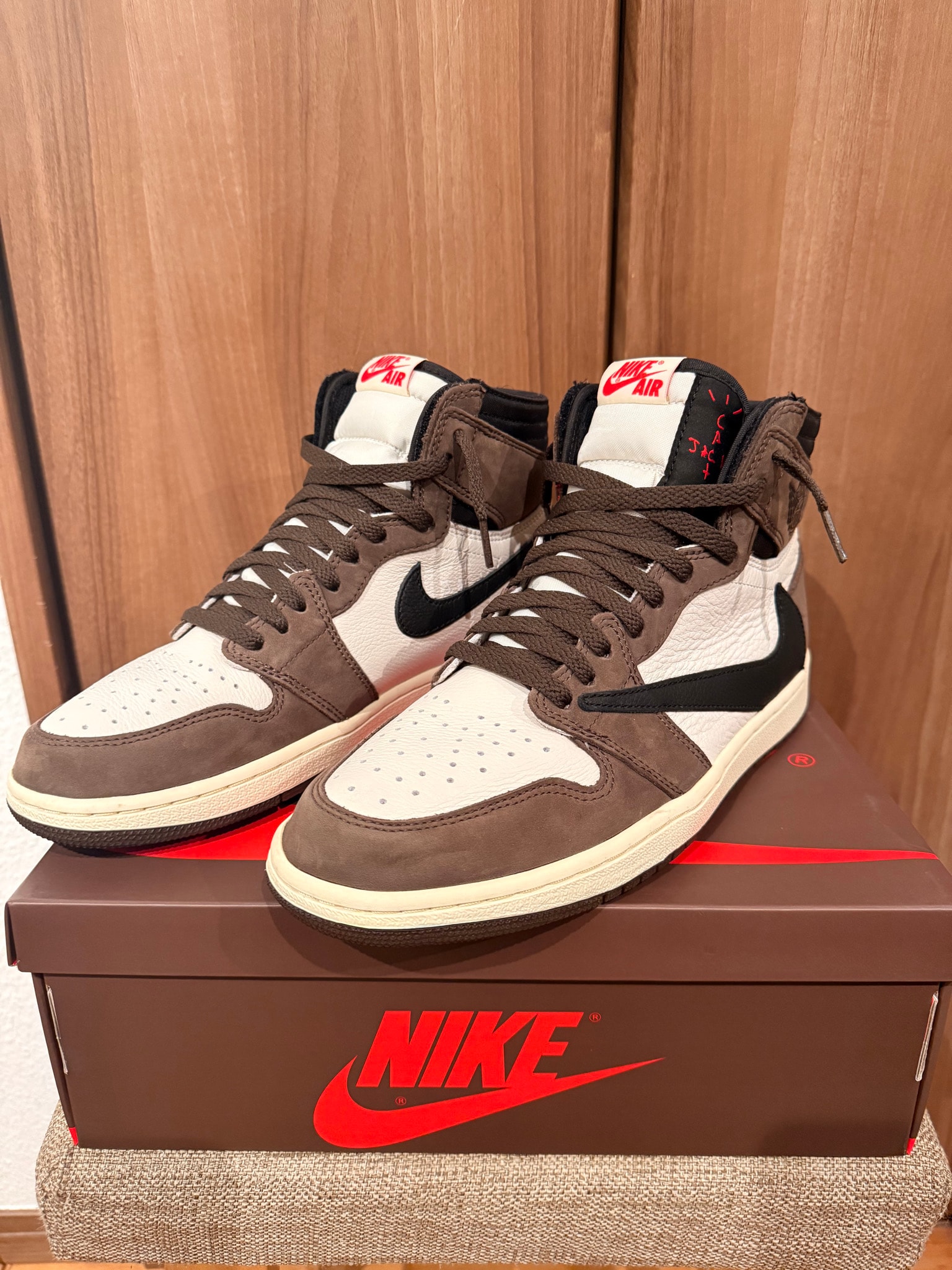 Travis Scott × Nike Air Jordan 1 Retro High OG TS SP "Sail/Dark Mocha"