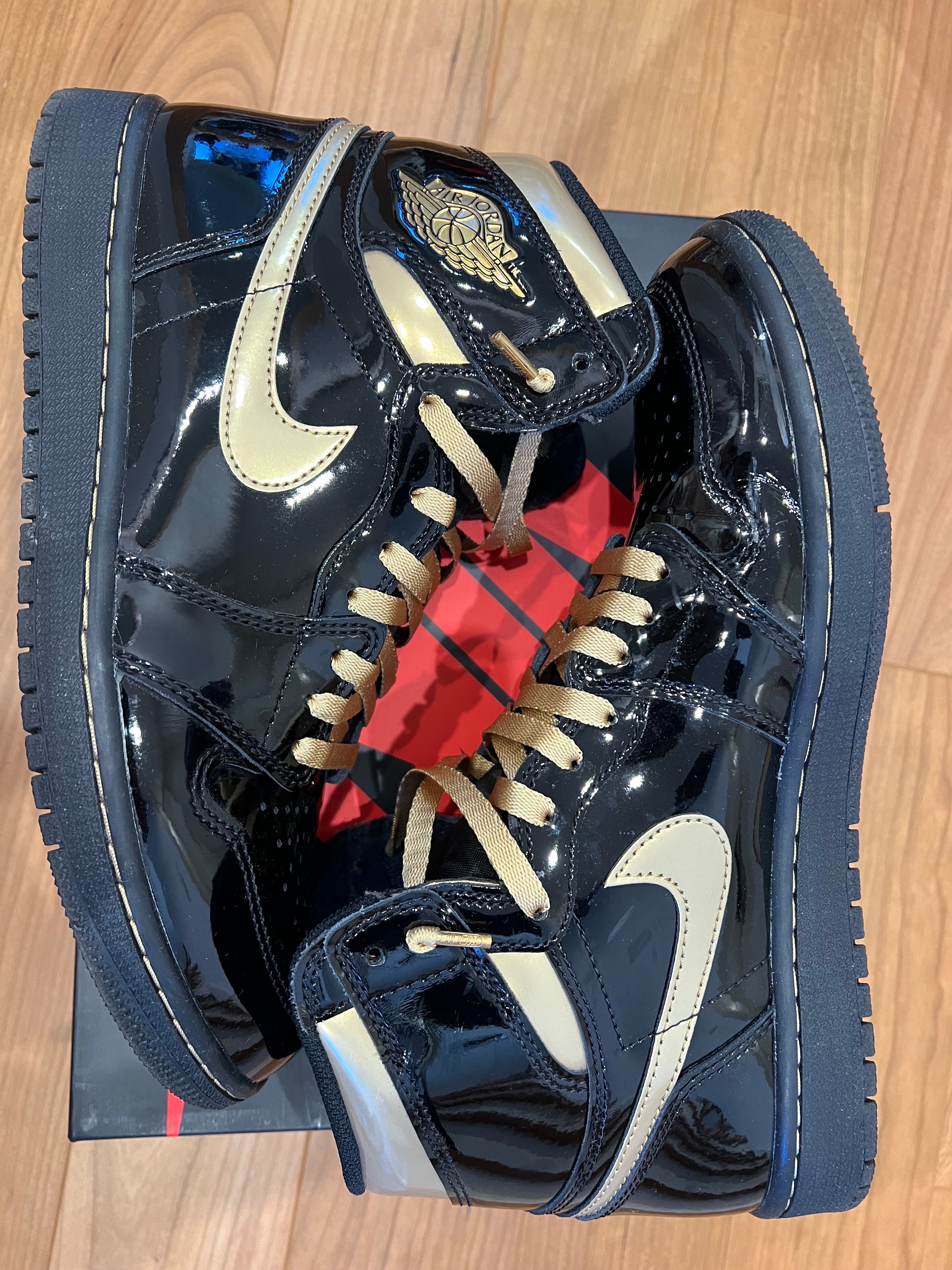 Nike Air Jordan 1 High OG "Black-Metalic Gold"