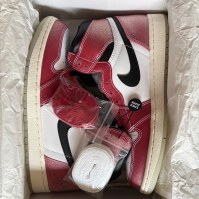 Trophy Room × Nike Air Jordan 1 Retro High OG "Chicago"