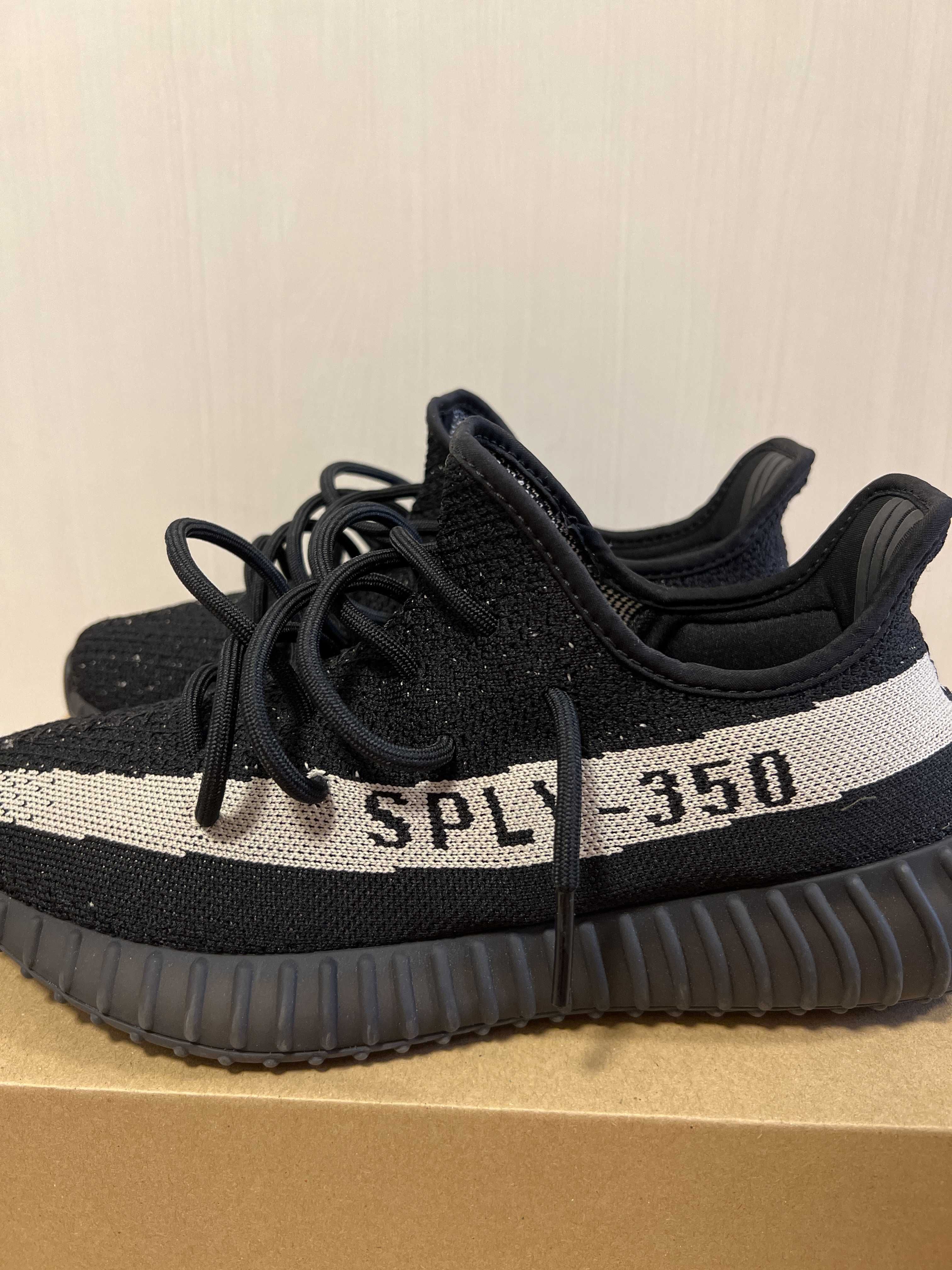 adidas YEEZY Boost 350 V2 "Oreo"