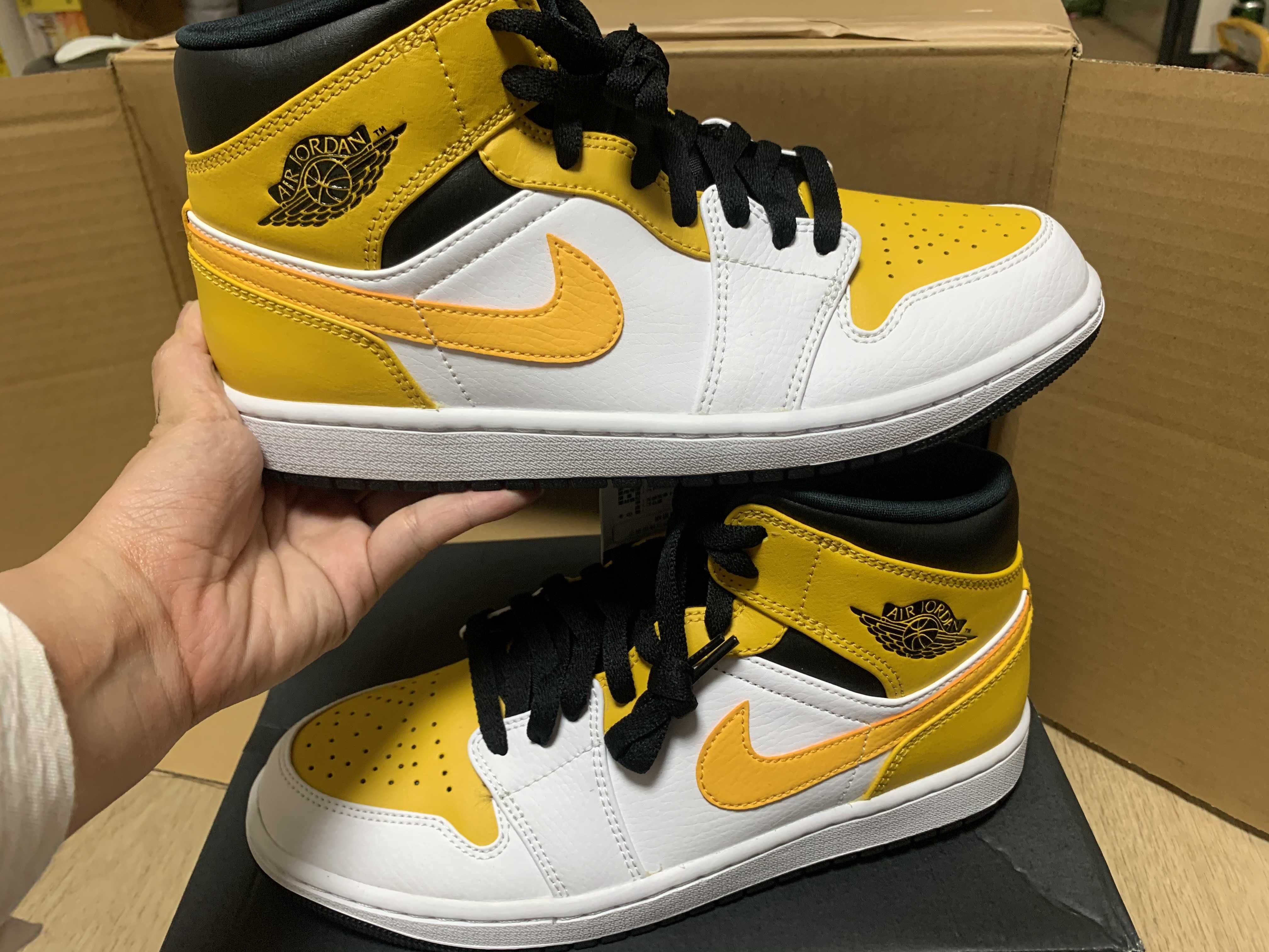 Nike Air Jordan 1 Mid "University Gold"  