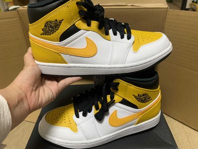 Nike Air Jordan 1 Mid "University Gold"