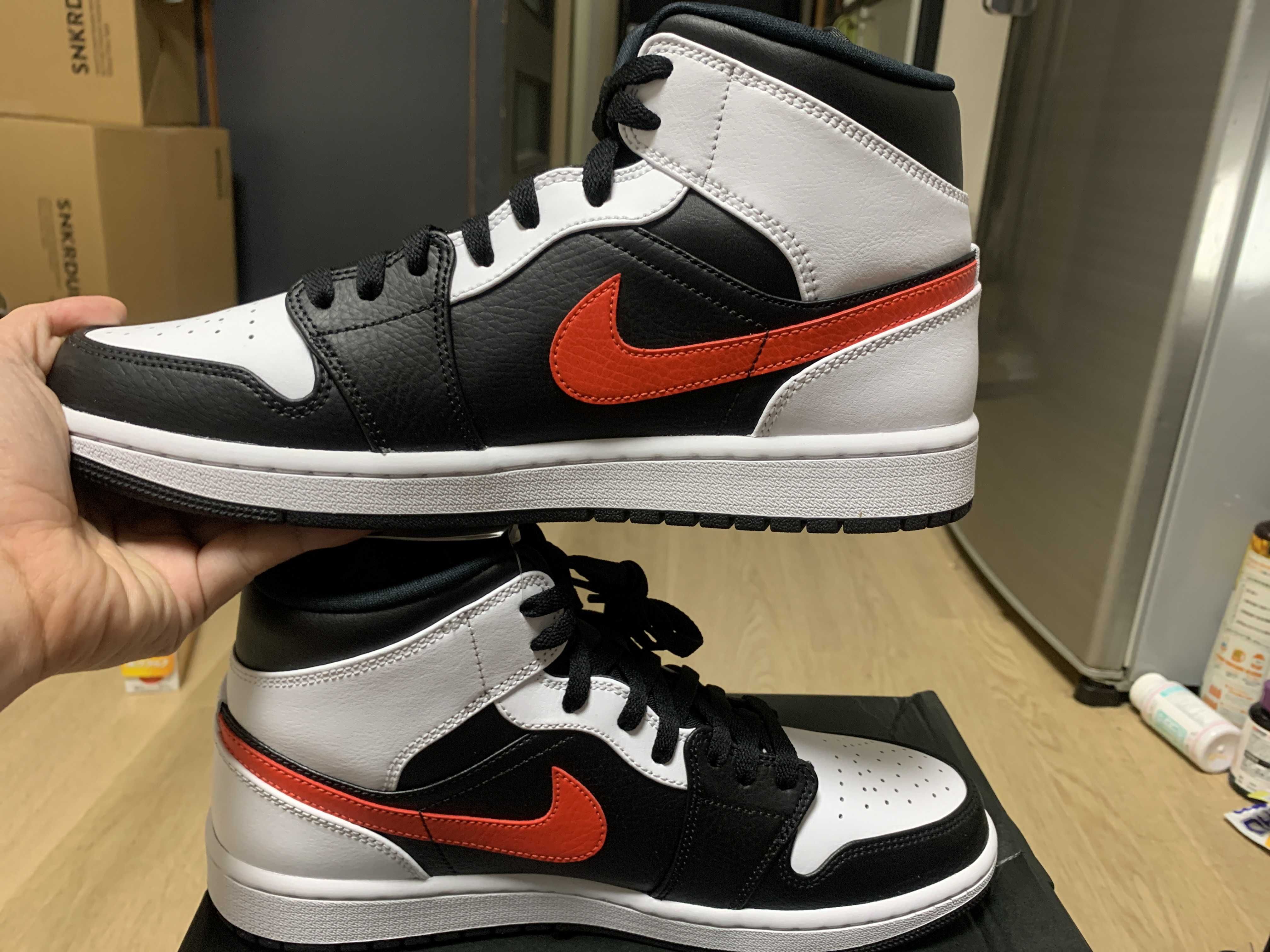 NIKE AIR JORDAN 1 MID "BLACK/CHILE RED/WHITE"