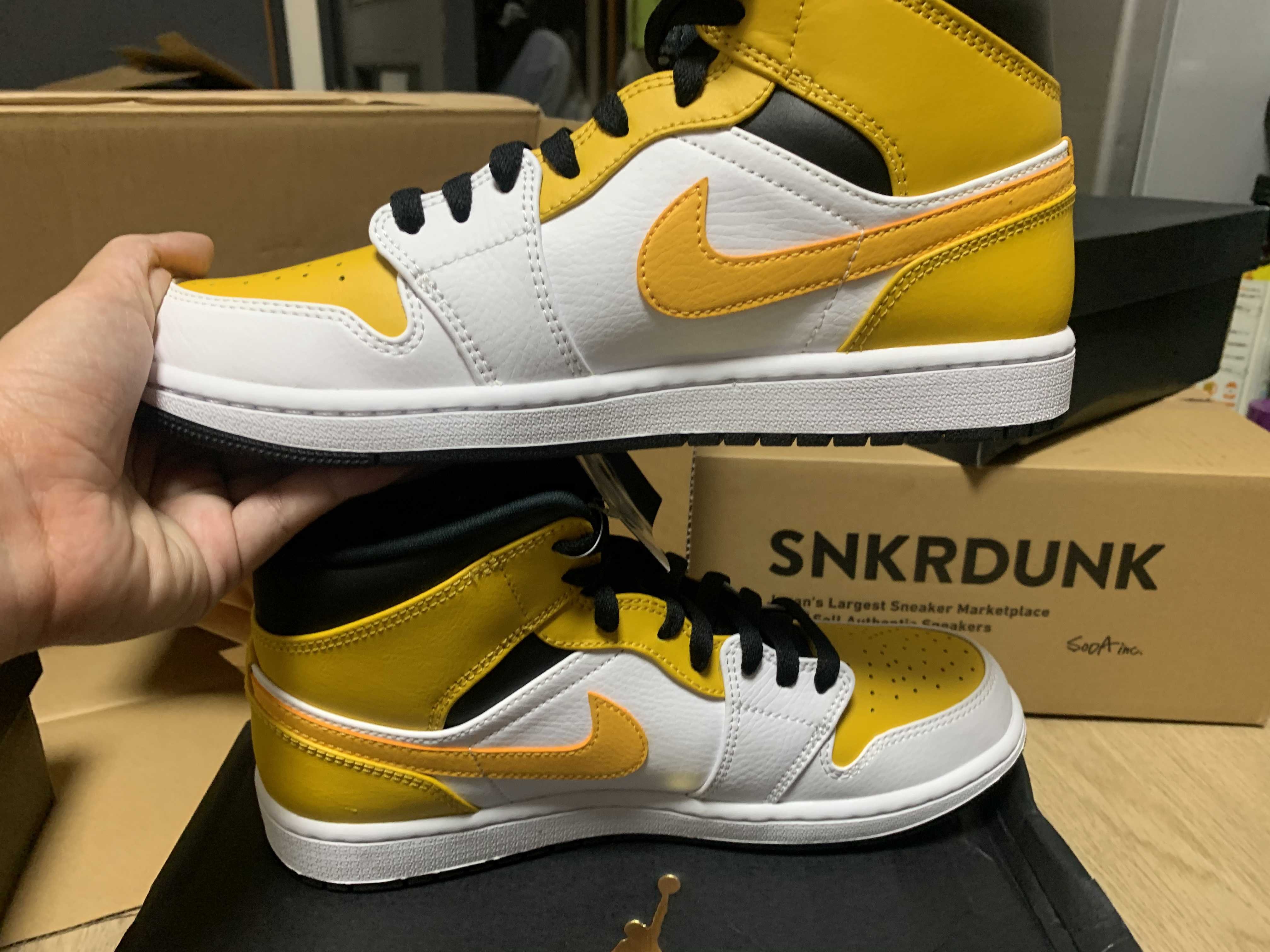 Nike Air Jordan 1 Mid "University Gold"  