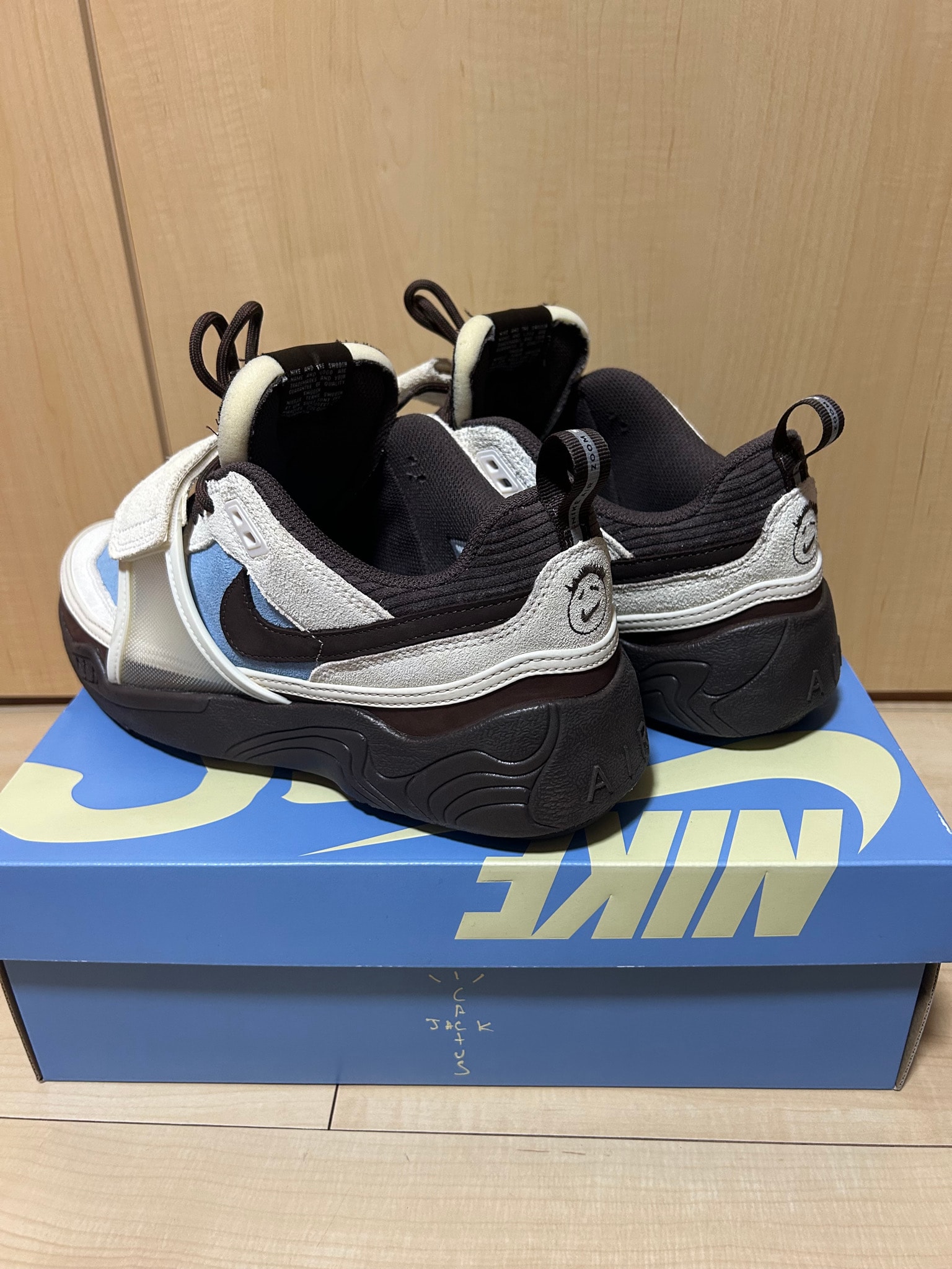 Travis Scott × Nike Zoom Field Jaxx "Pale Ivory and Leche Blue"