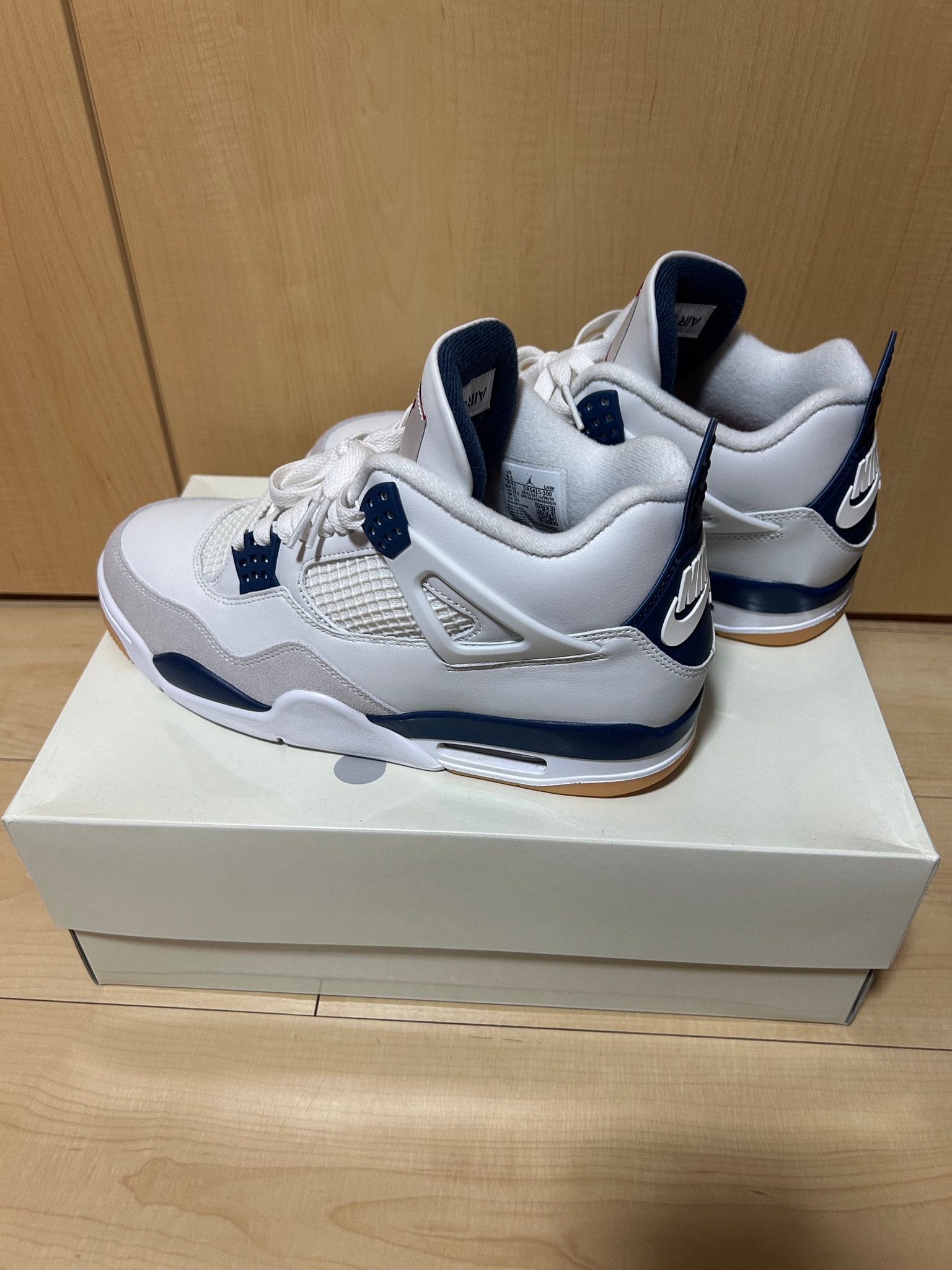 Nike SB Air Jordan 4 Retro SP "Summit White/Navy"
