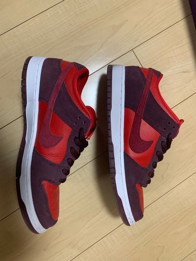 Nike SB Dunk Low "Cherry"