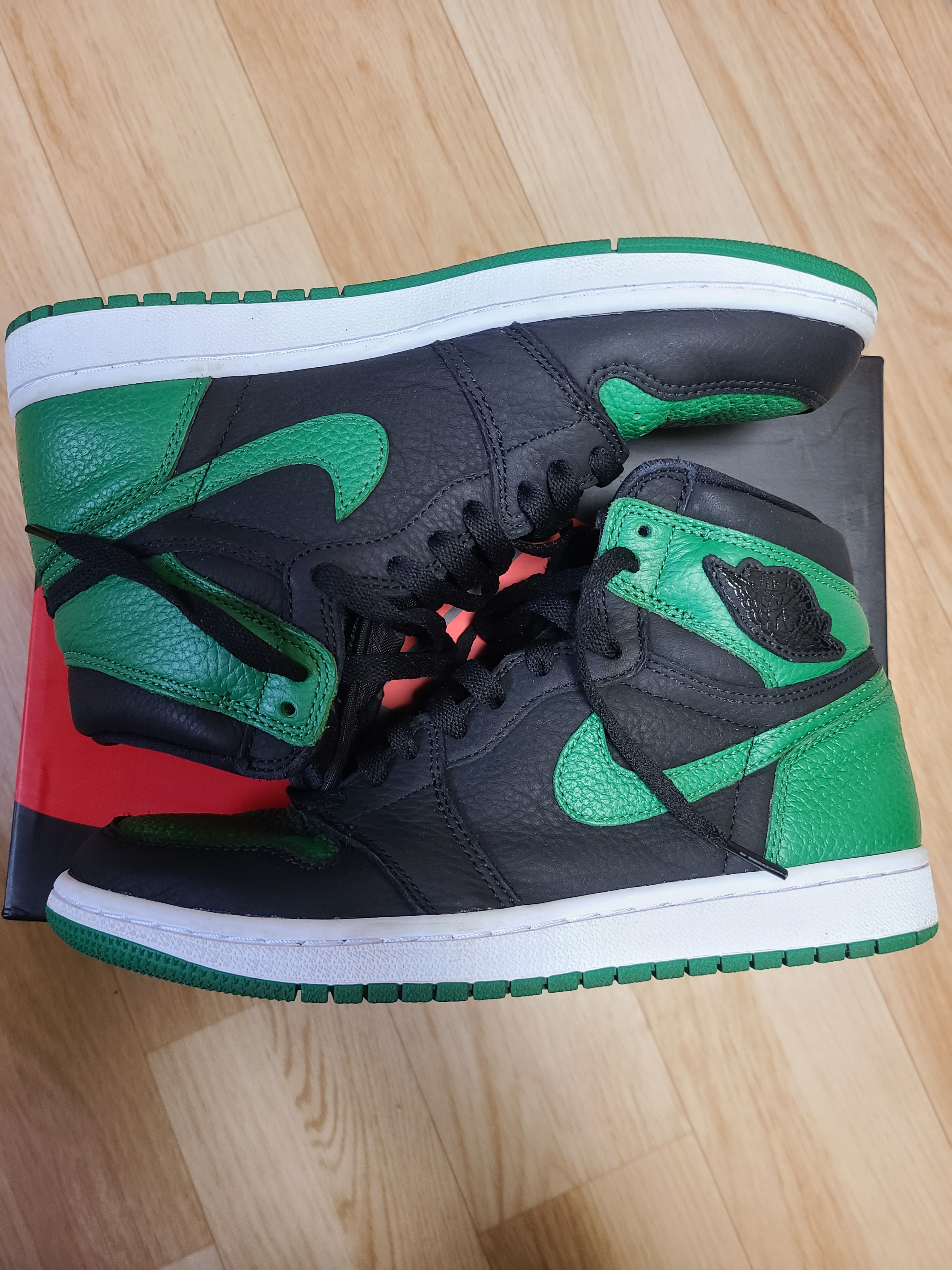 Nike Air Jordan 1 Retro High OG "Black/Pine Green" (2020)