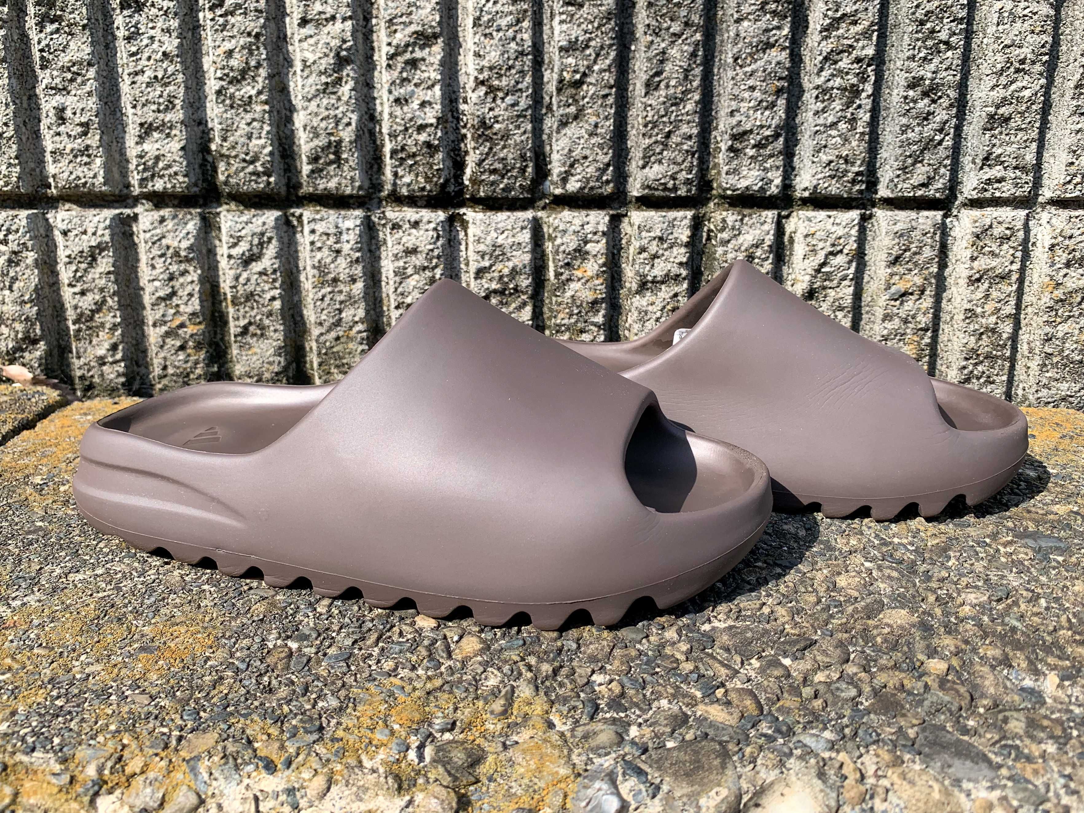 adidas YEEZY Slide "Soot"