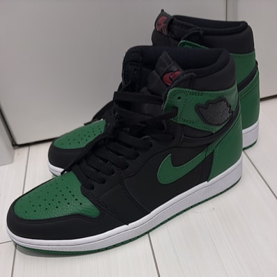 Nike Air Jordan 1 Retro High OG "Black/Pine Green" (2020)