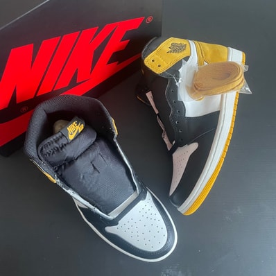 Nike Air Jordan 1 Retro High OG "Black Toe/Yellow Ochre"
