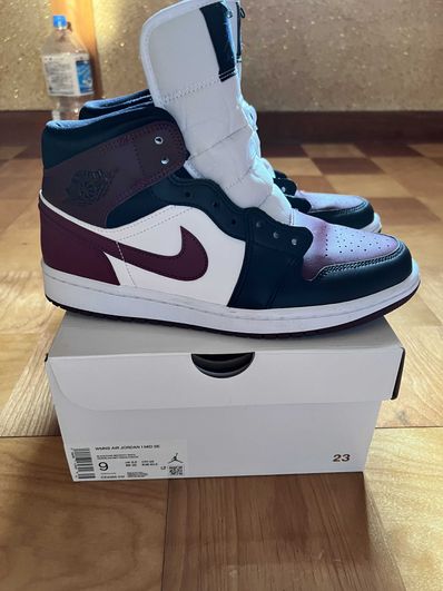 NIKE Women's AIR JORDAN 1 MID "DARK BEETROOT"