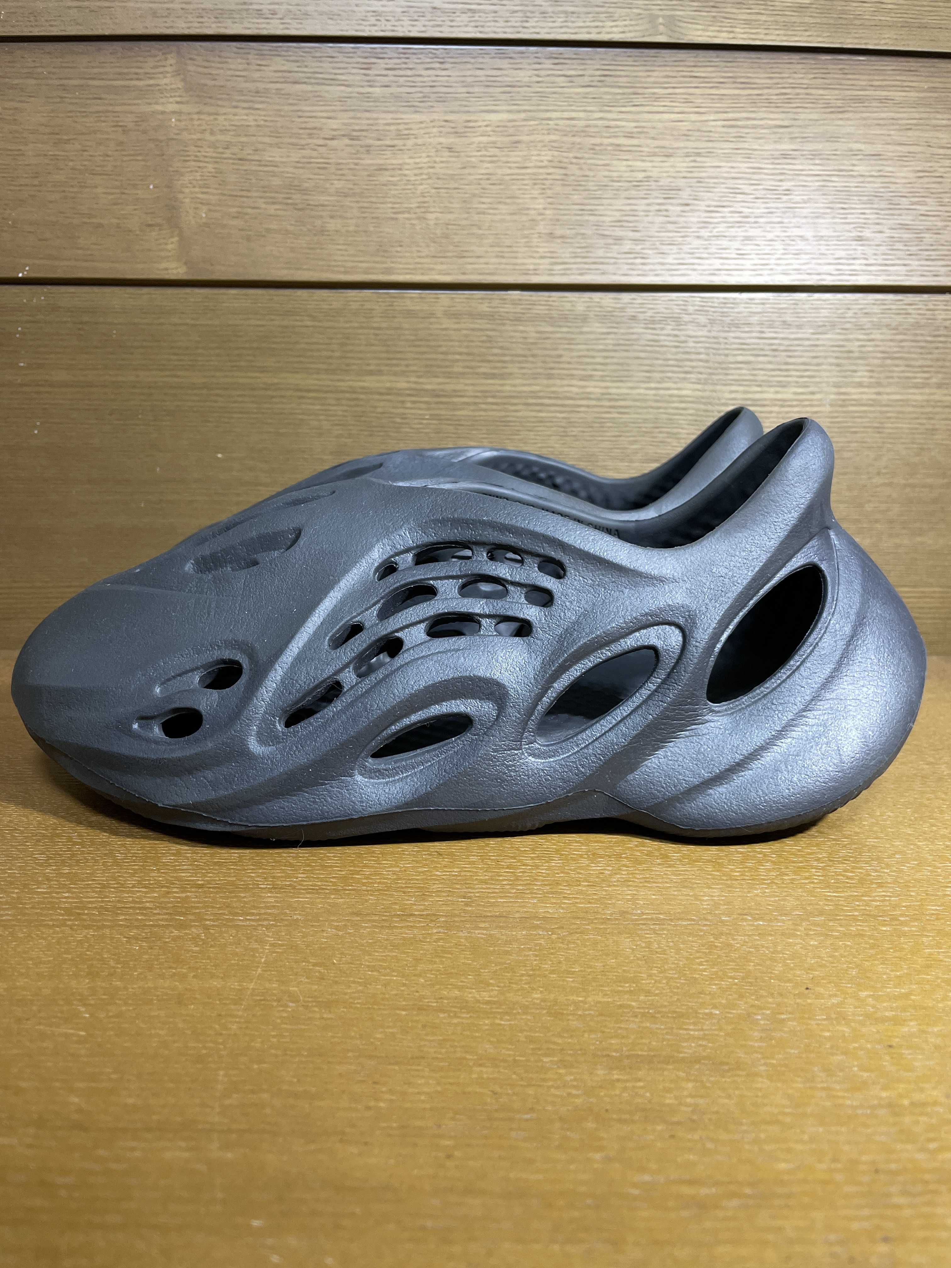 adidas YEEZY Foam Runner "Onyx"