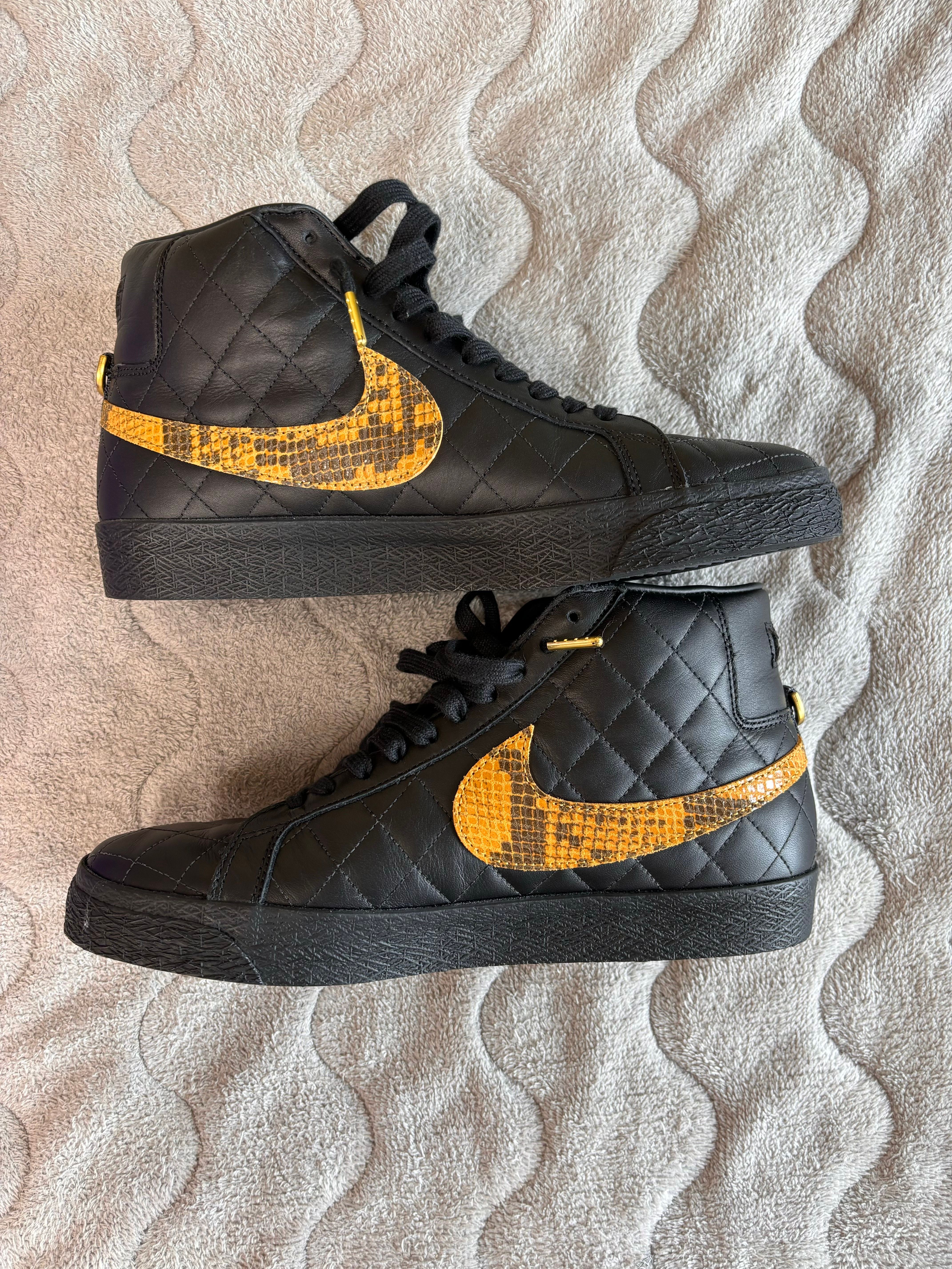 Supreme × Nike SB Blazer Mid "Black"