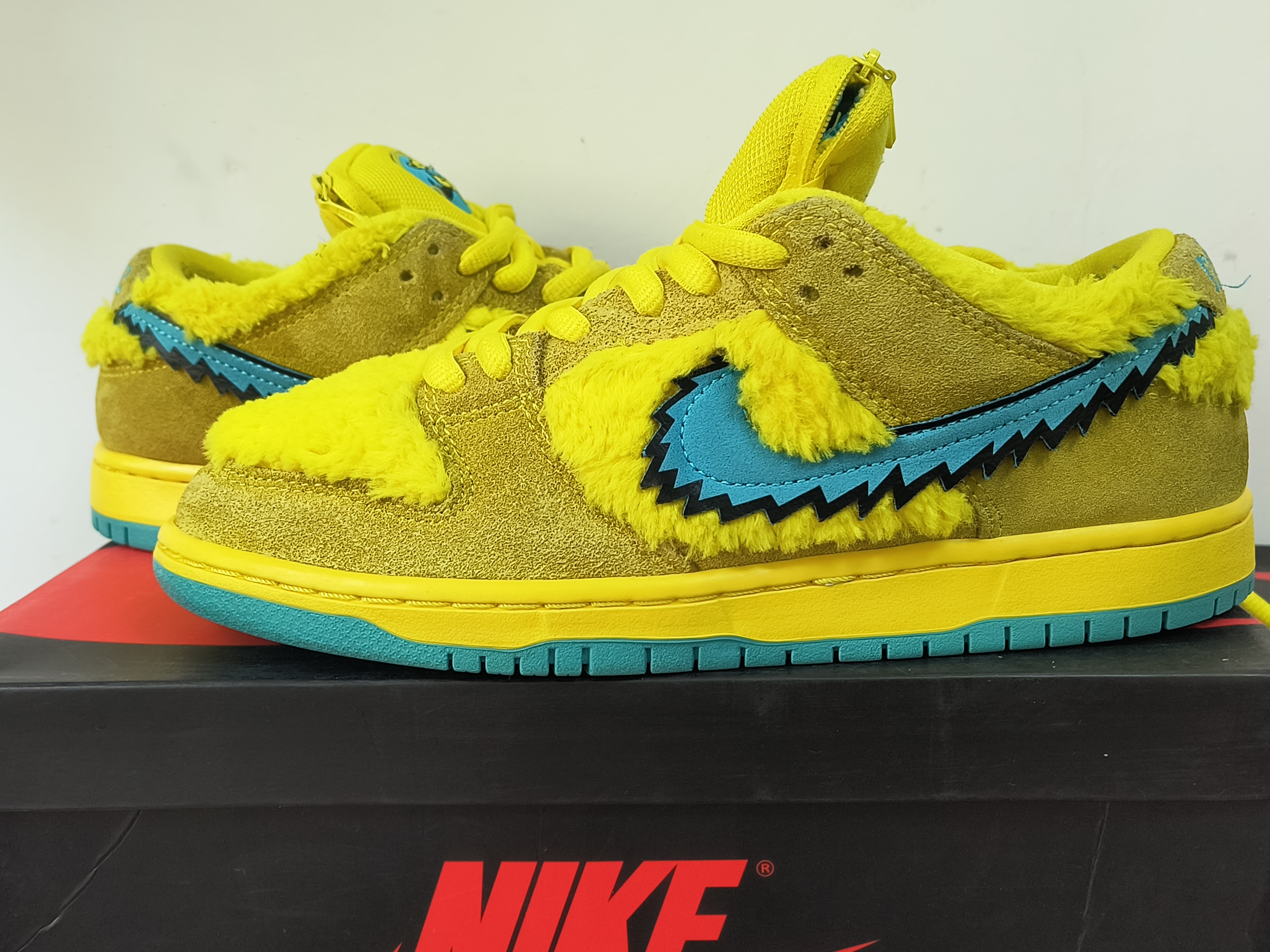 Grateful Dead × Nike SB Dunk Low "Yellow Bear"