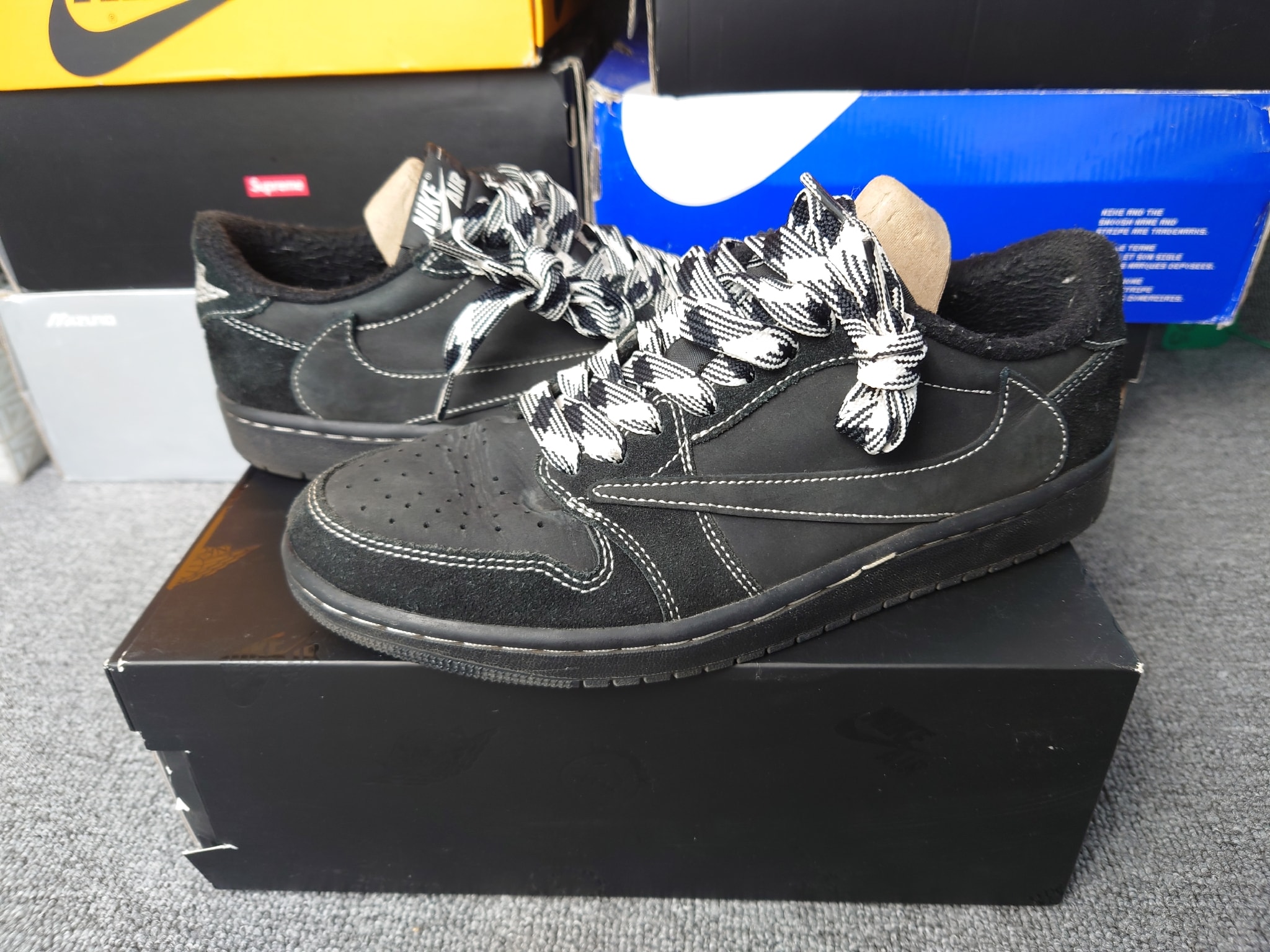 Travis Scott × Nike Air Jordan 1 Low OG SP "Black Phantom"