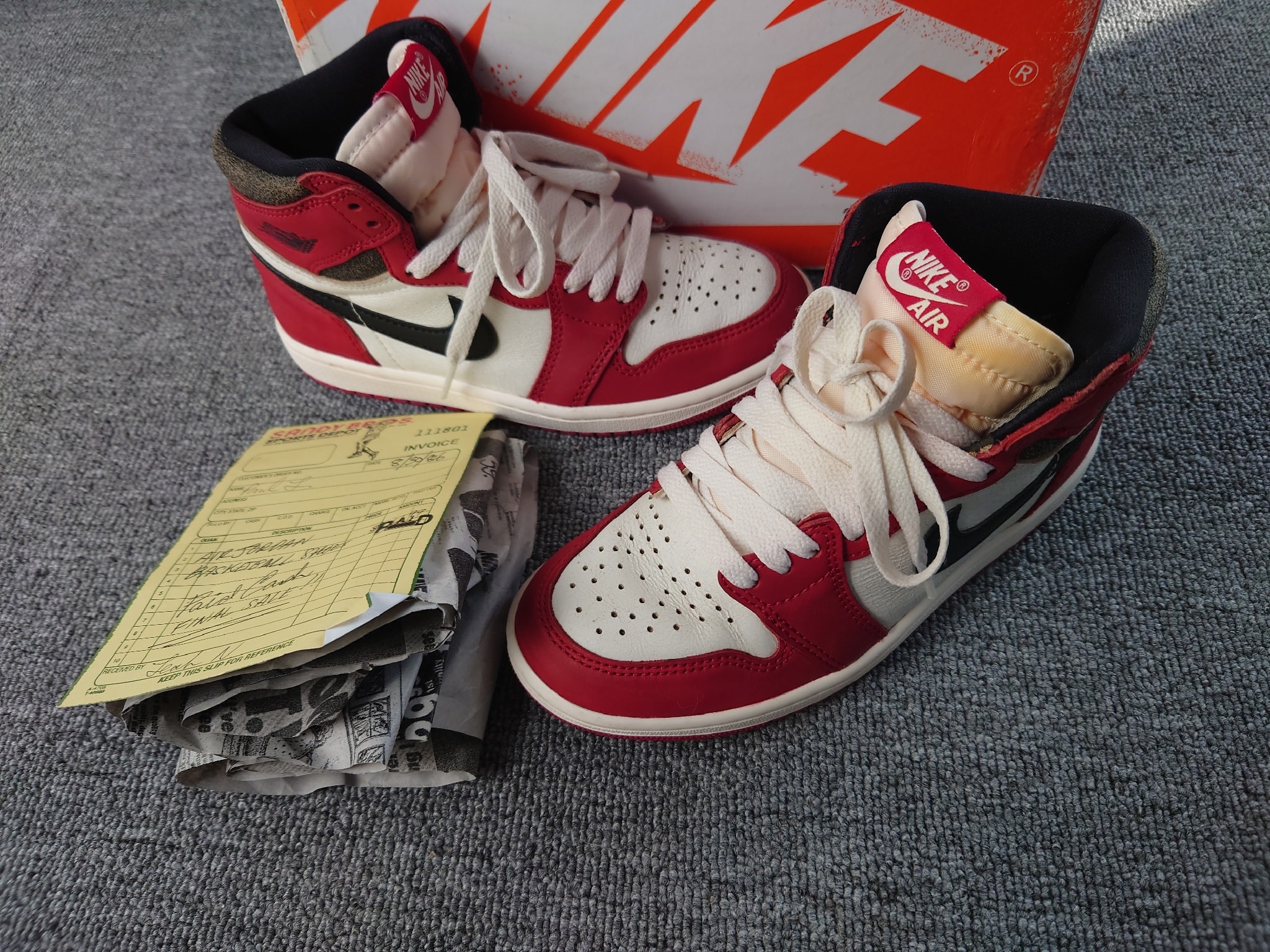 Nike Air Jordan 1 High OG "Lost & Found/Chicago"
