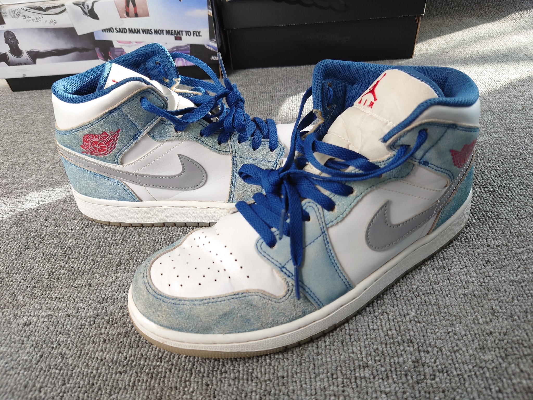 Nike Air Jordan 1 Mid SE "White/Hyper Royal/Red"