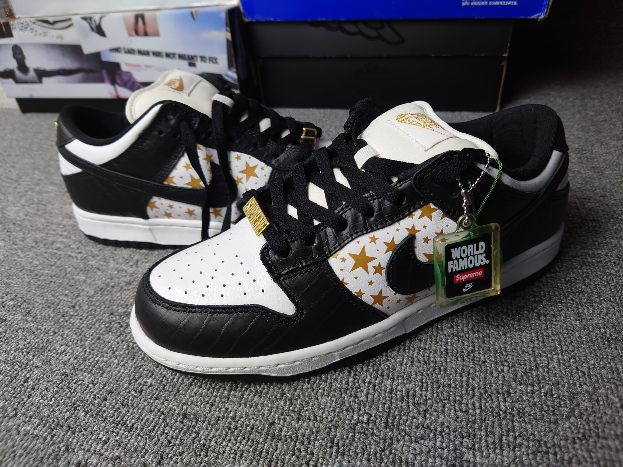 Supreme × Nike SB Dunk Low OG QS Gold Stars "White/Black"
