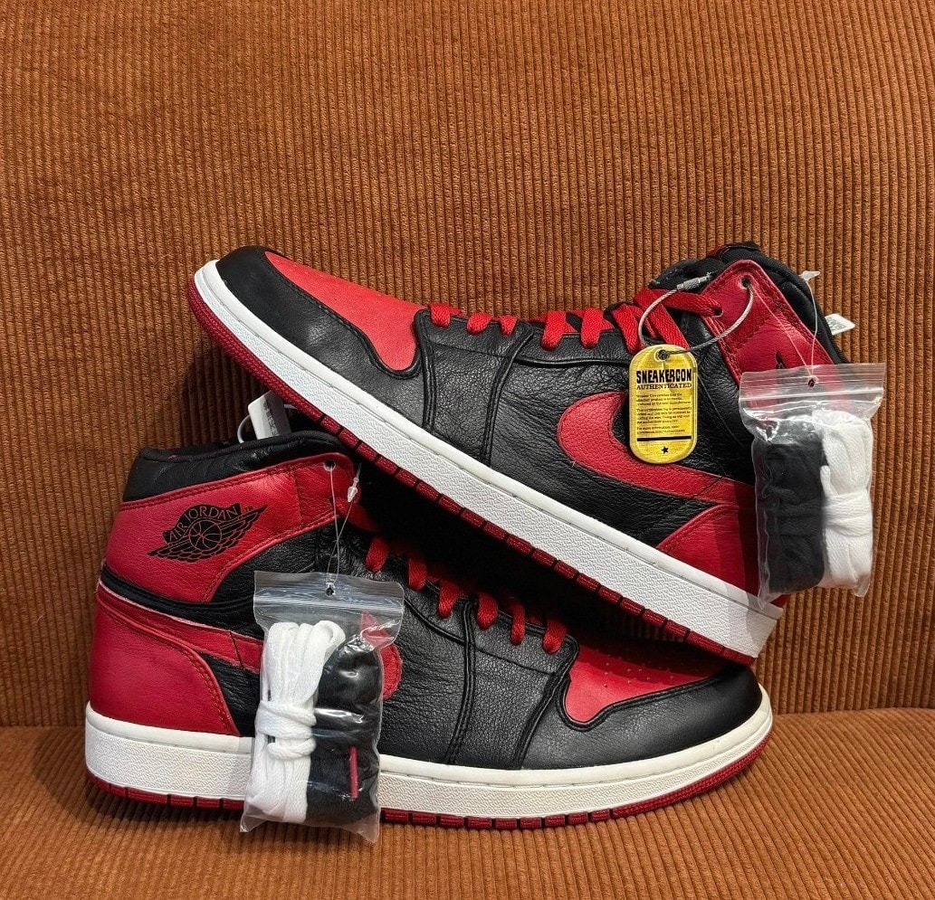 Nike Air Jordan 1 Retro High "Banned" (2011)