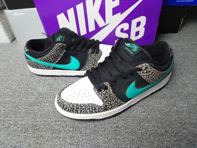 Nike SB Dunk Low "Elephant/Safari"