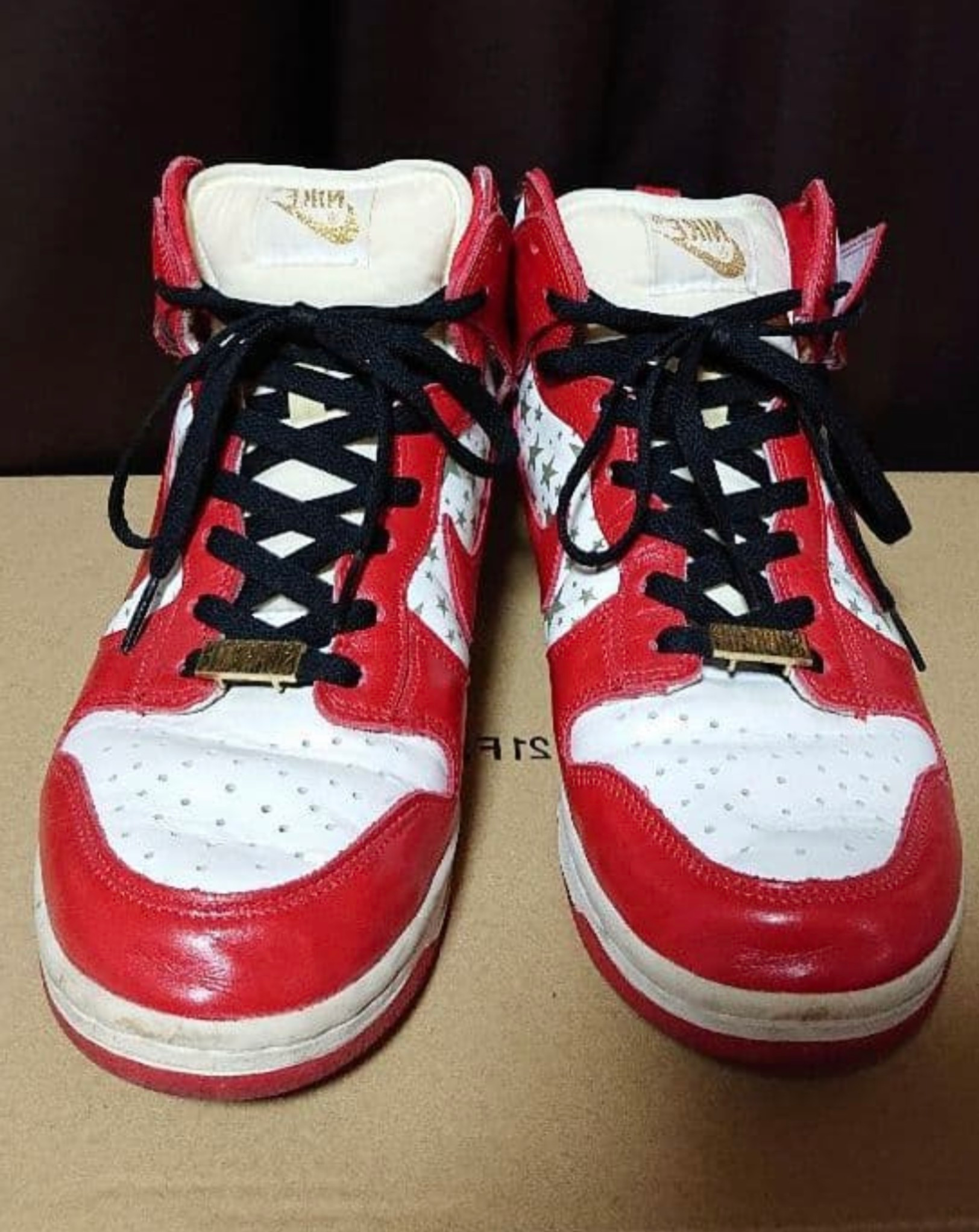 Supreme × Nike SB Dunk High "Red Stars"