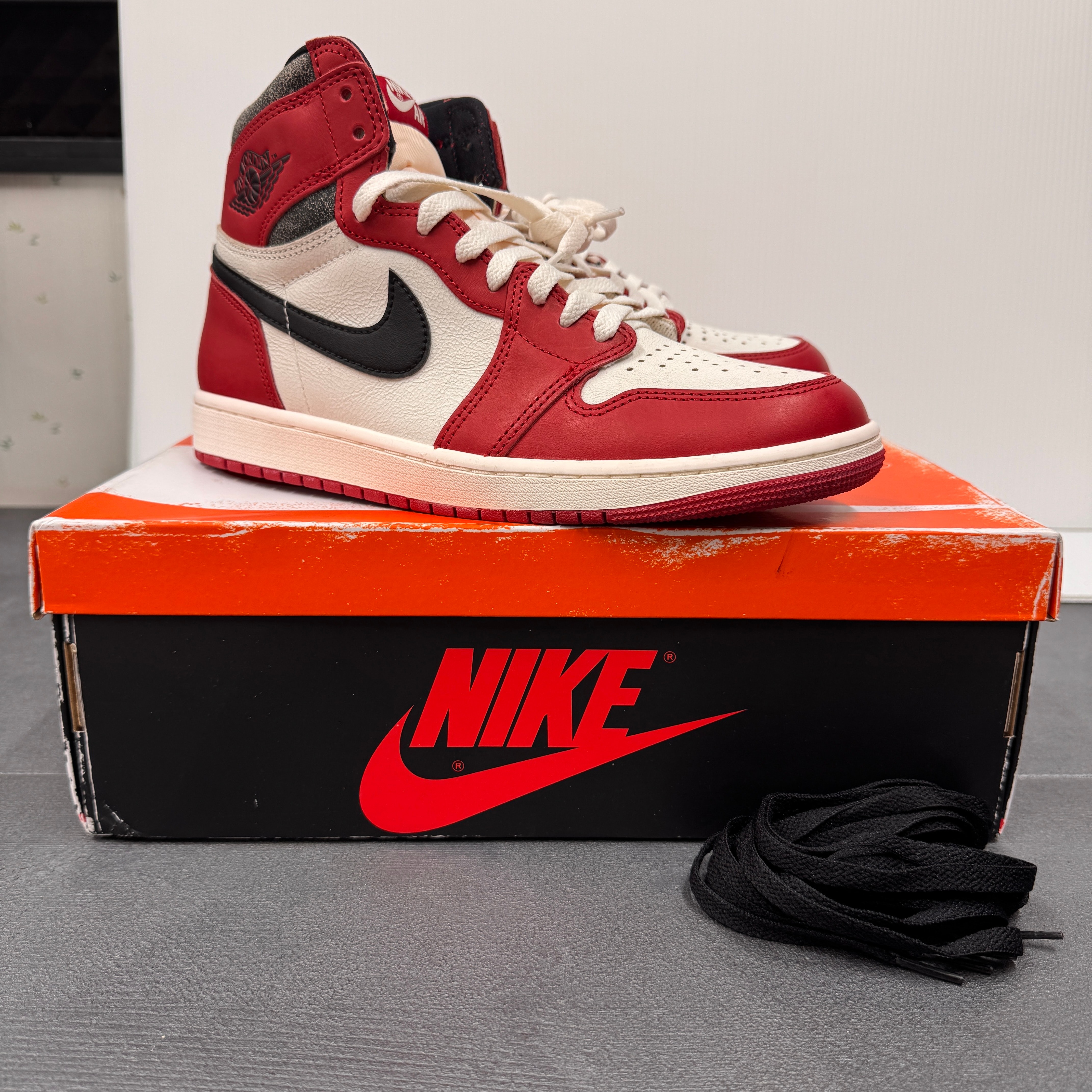 Nike Air Jordan 1 High OG "Lost & Found/Chicago"
