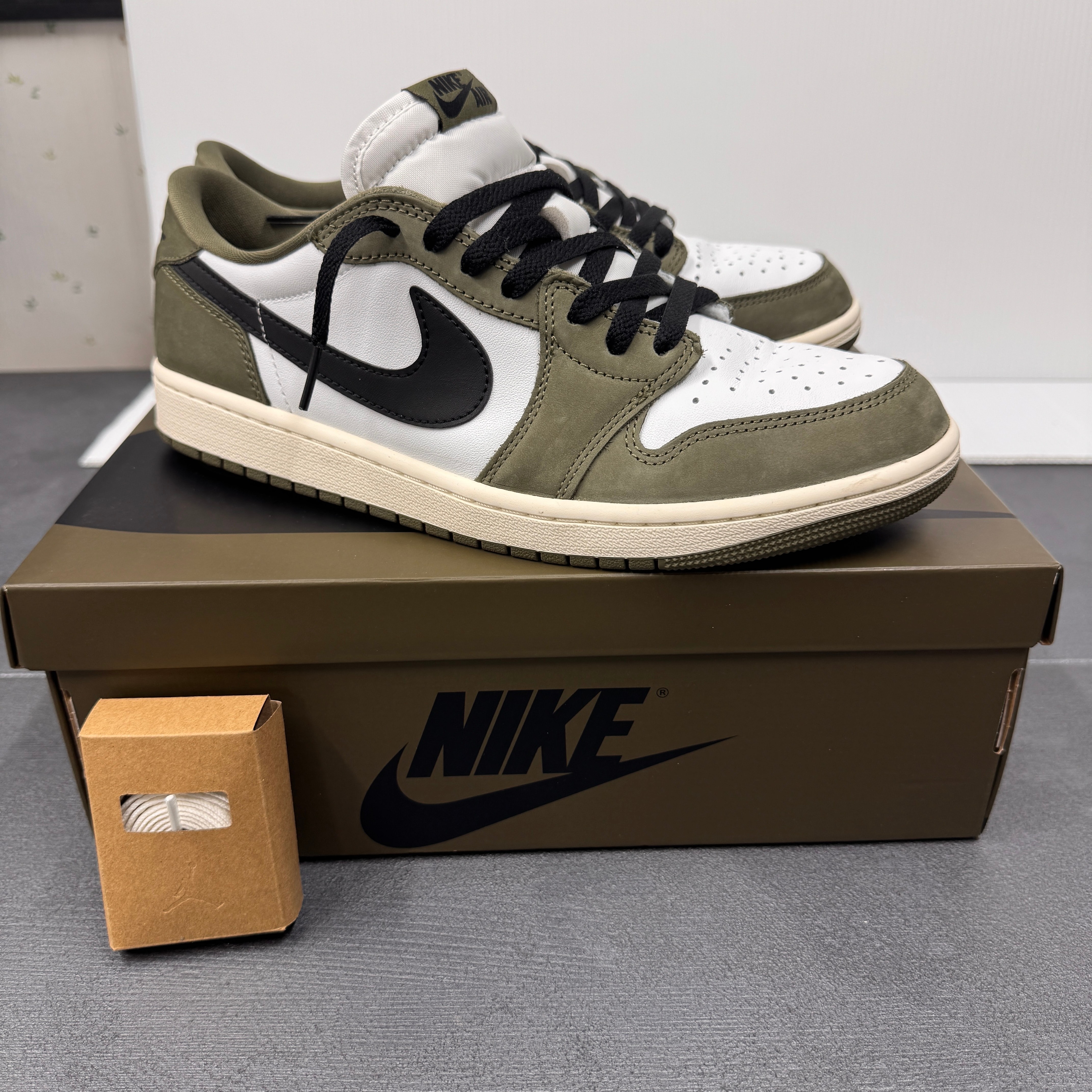 Nike Air Jordan 1 Low OG "Medium Olive and Summit White"