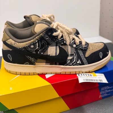 Travis Scott × Nike SB Dunk Low "Black/Parachute Beige"