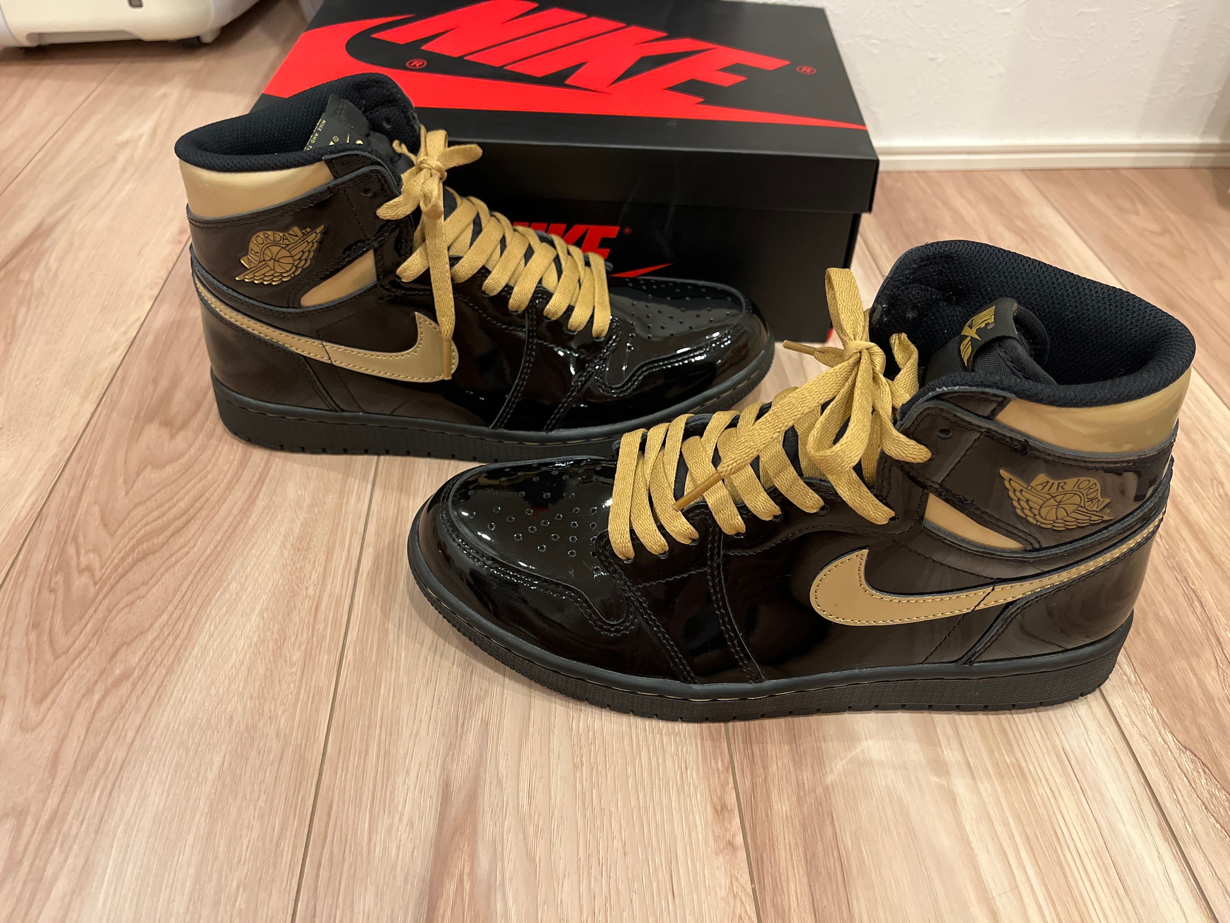 Nike Air Jordan 1 High OG "Black-Metalic Gold"