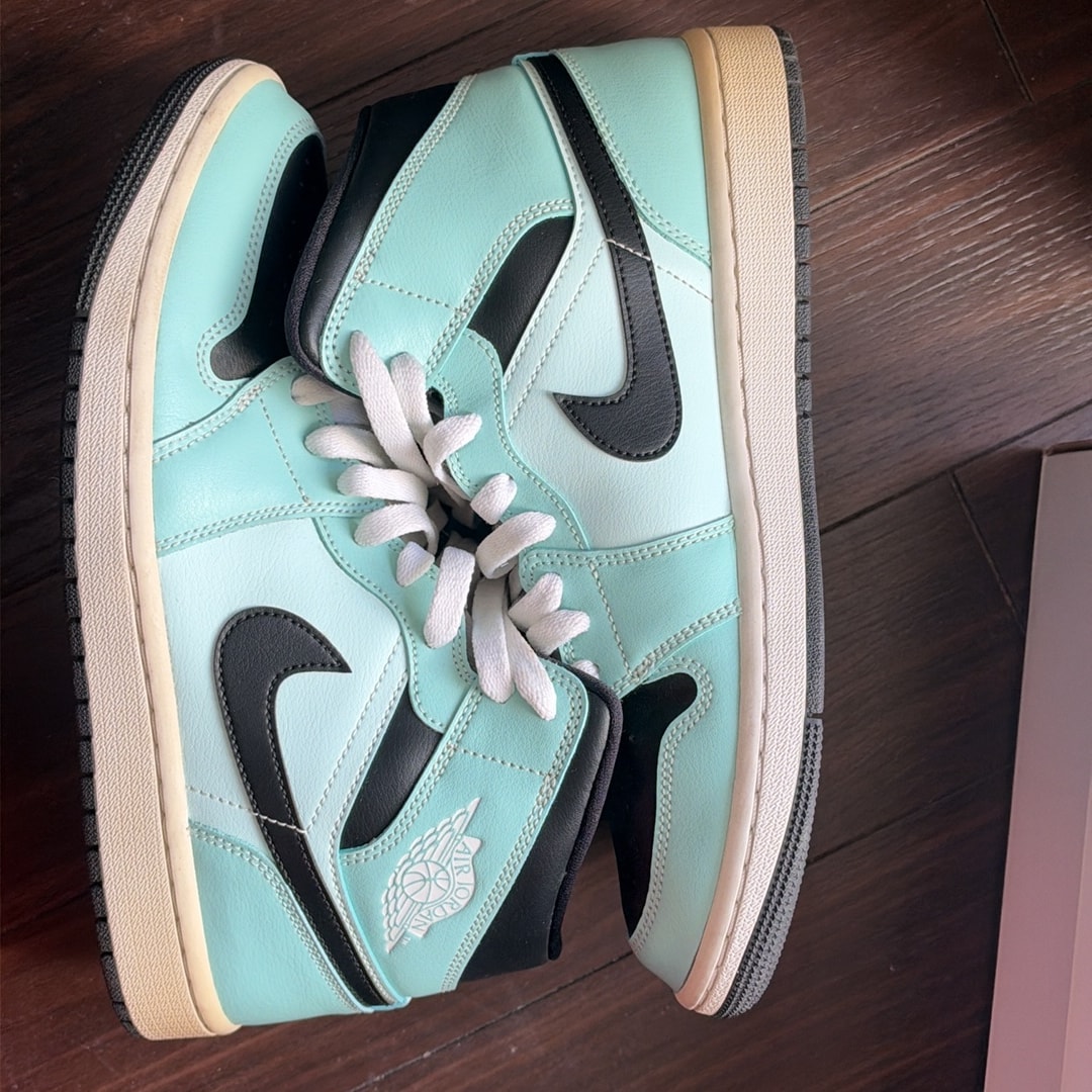 Nike Women's Air Jordan 1 Mid "Aqua Blue"
