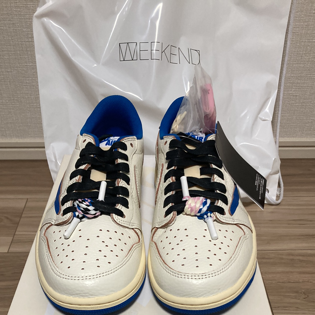 トラヴィススコット × フラグメントデザイン × ナイキ エアジョーダン1 ロー OG "セイル/ミリタリーブルー"