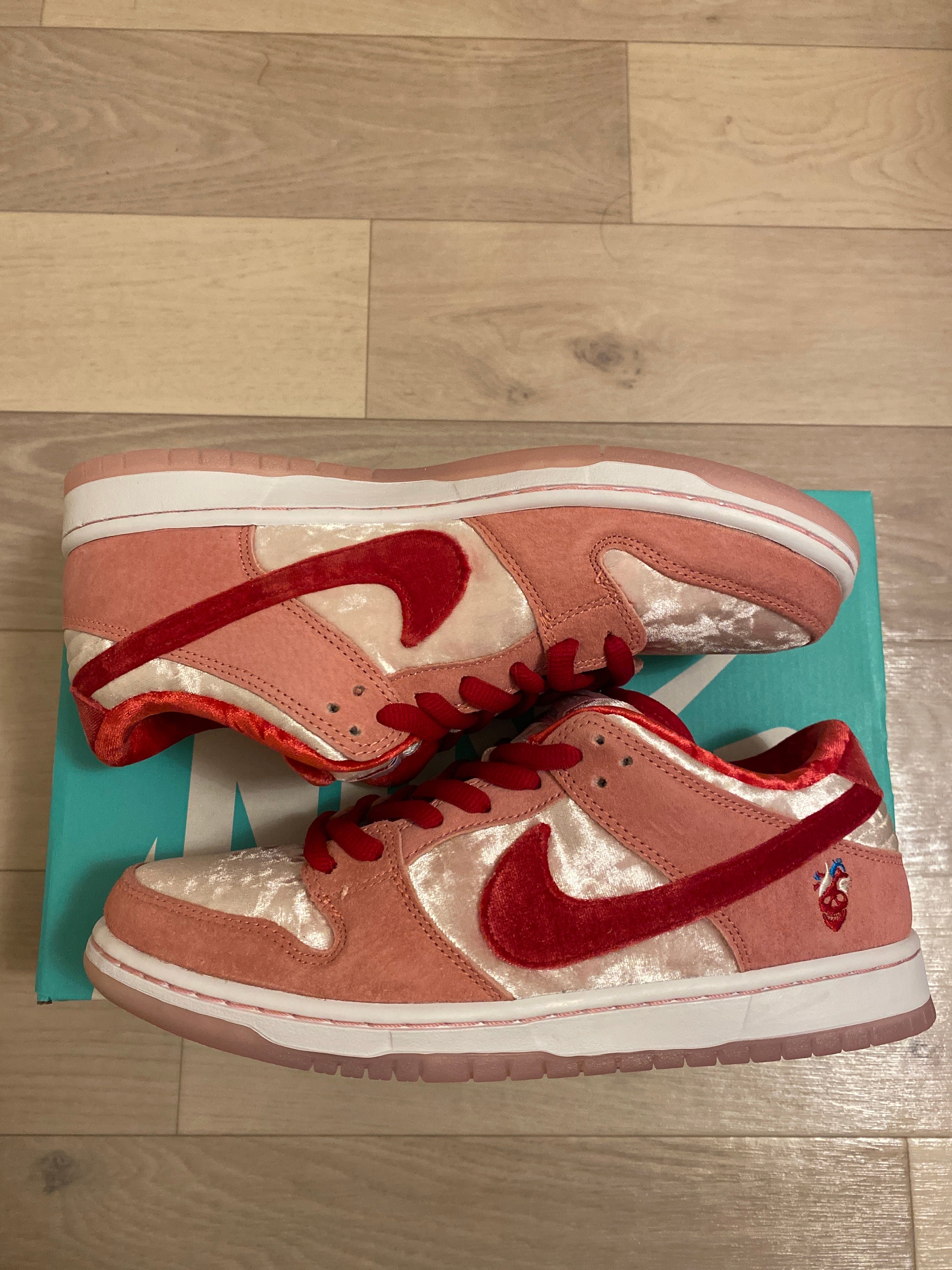 Strangelove × Nike SB Dunk Low "Valentine’s Day"