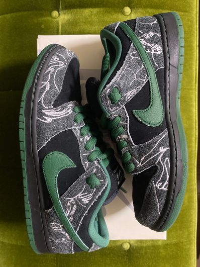 There Skateboards × Nike SB Dunk Low Pro "Anthracite and Gorge Green"