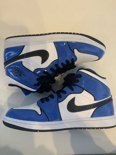 Nike Air Jordan 1 Mid SE "Signal Blue"
