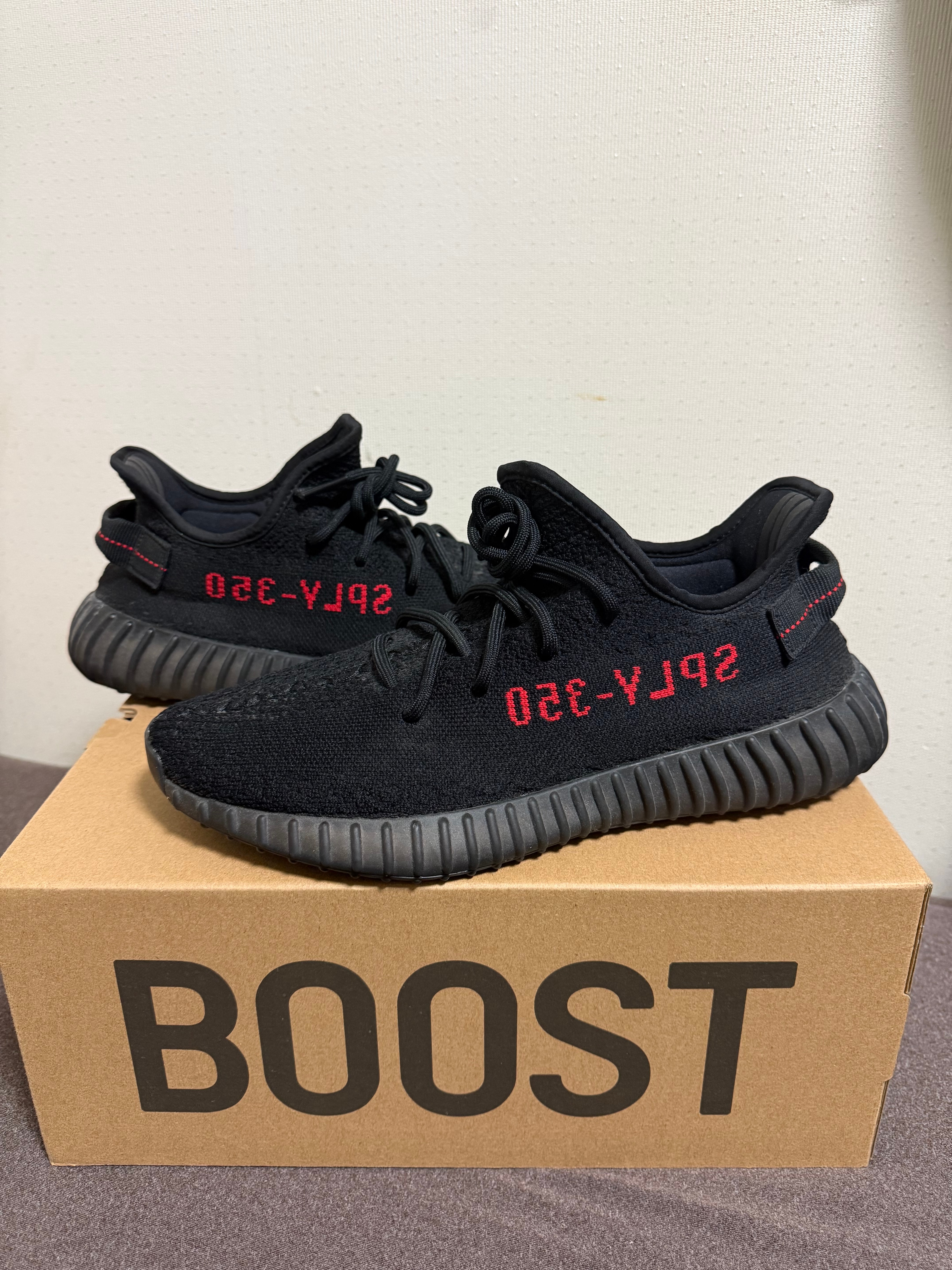 アディダス イージー ブースト350V2 "コアブラック/レッド" (2020)