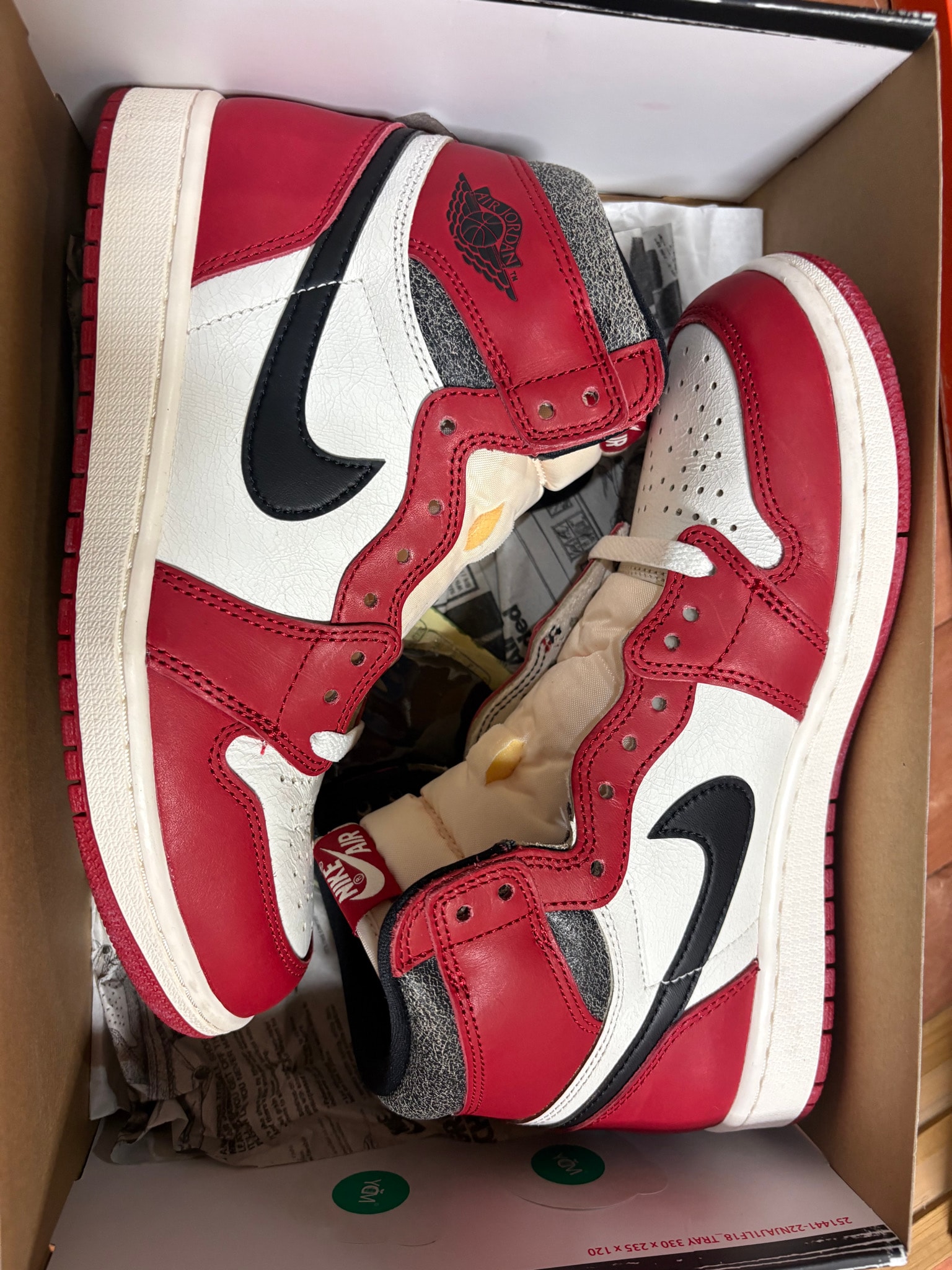 Nike Air Jordan 1 High OG "Lost & Found/Chicago"