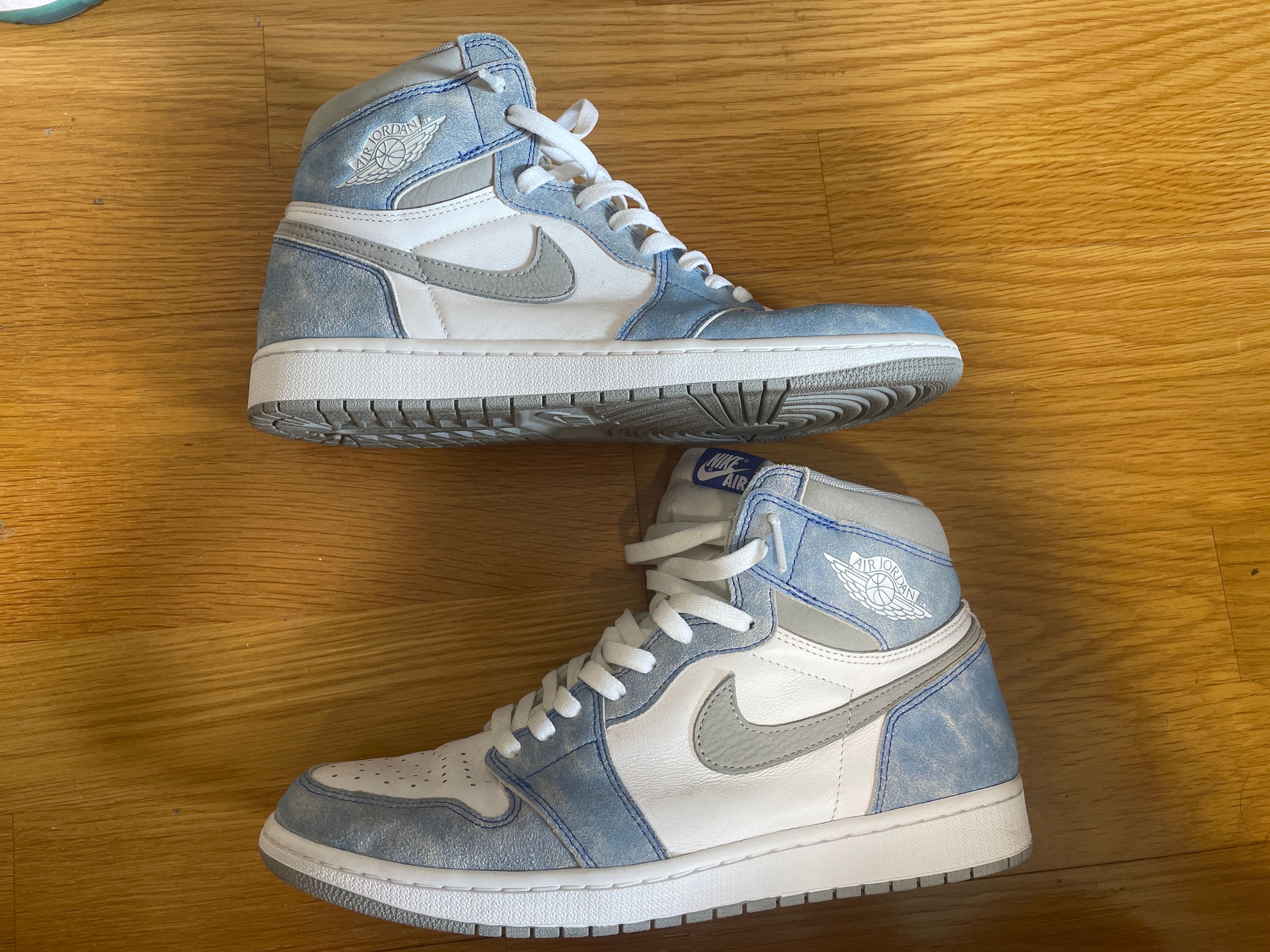 Nike Air Jordan 1 High OG "Hyper Royal"