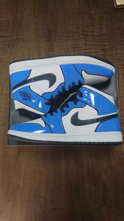 Nike Air Jordan 1 Mid SE "Signal Blue"